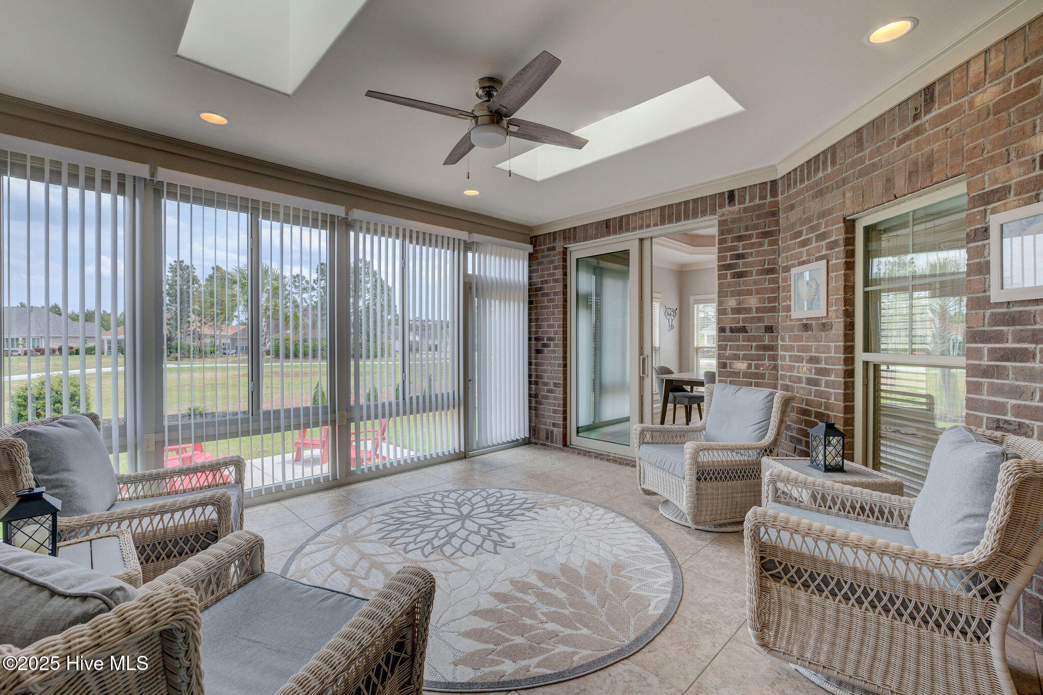 100549436 | Photo 41