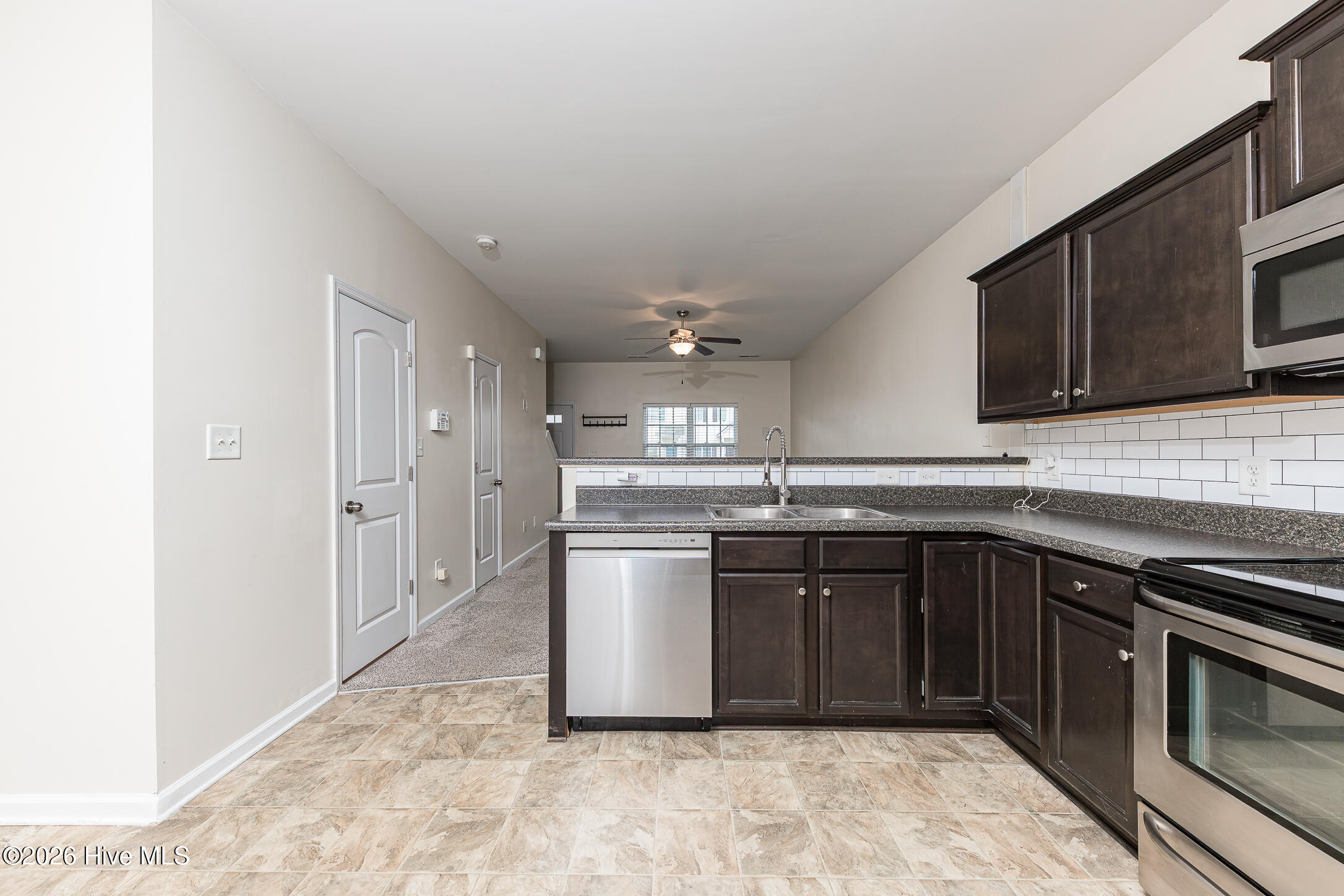 100562651 | Photo 13