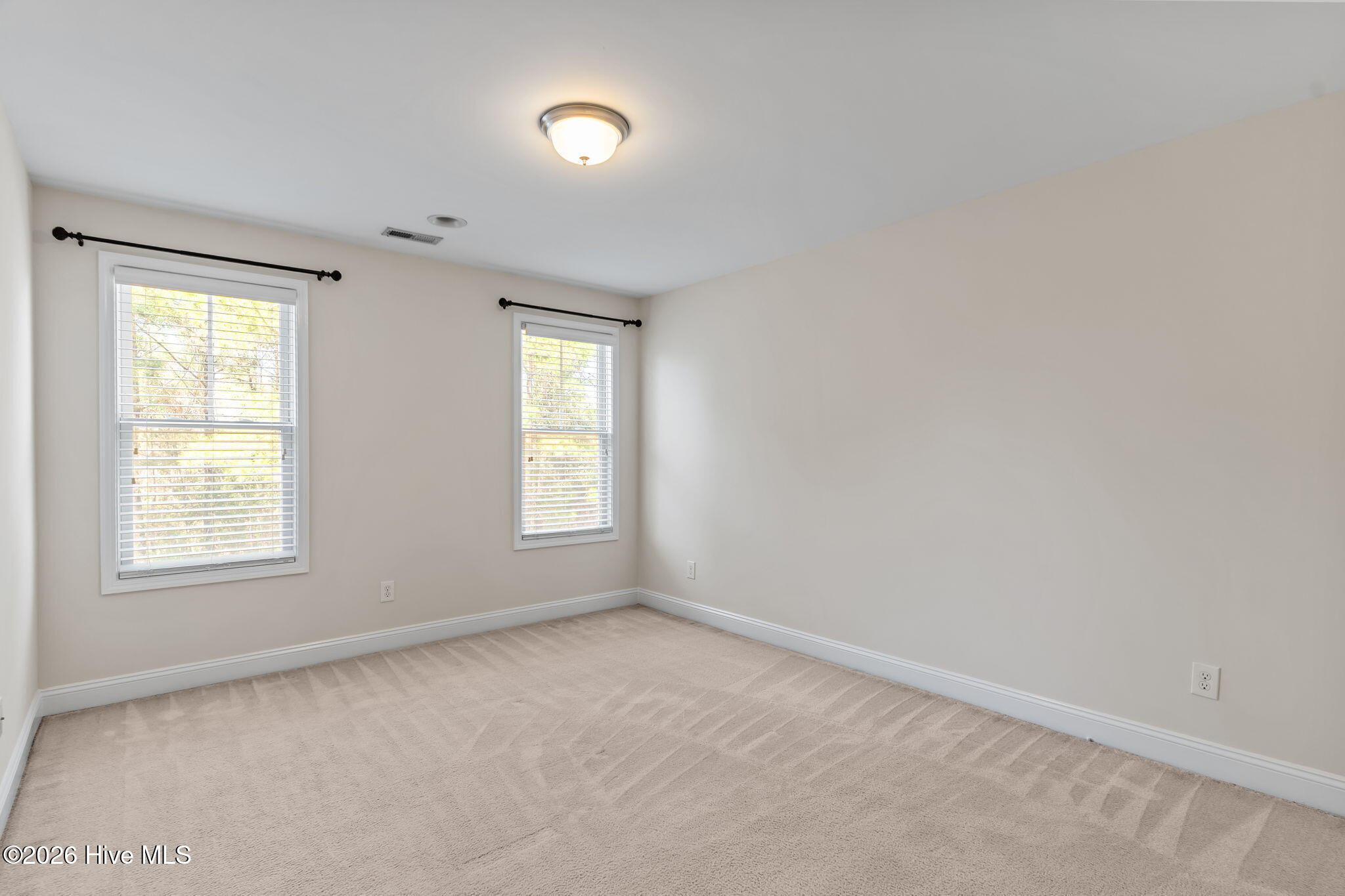 100560294 | Photo 44