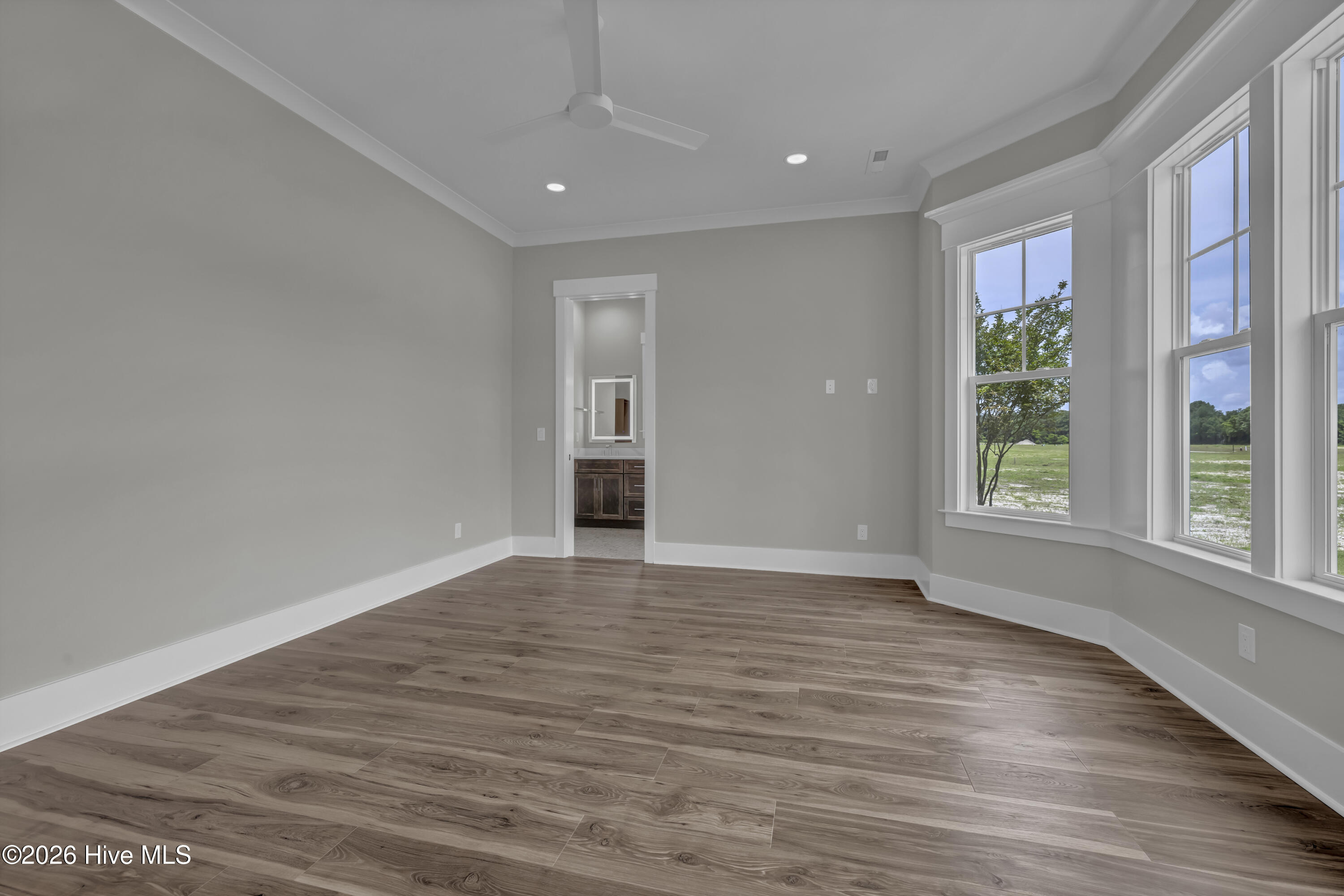 100553302 | Photo 10