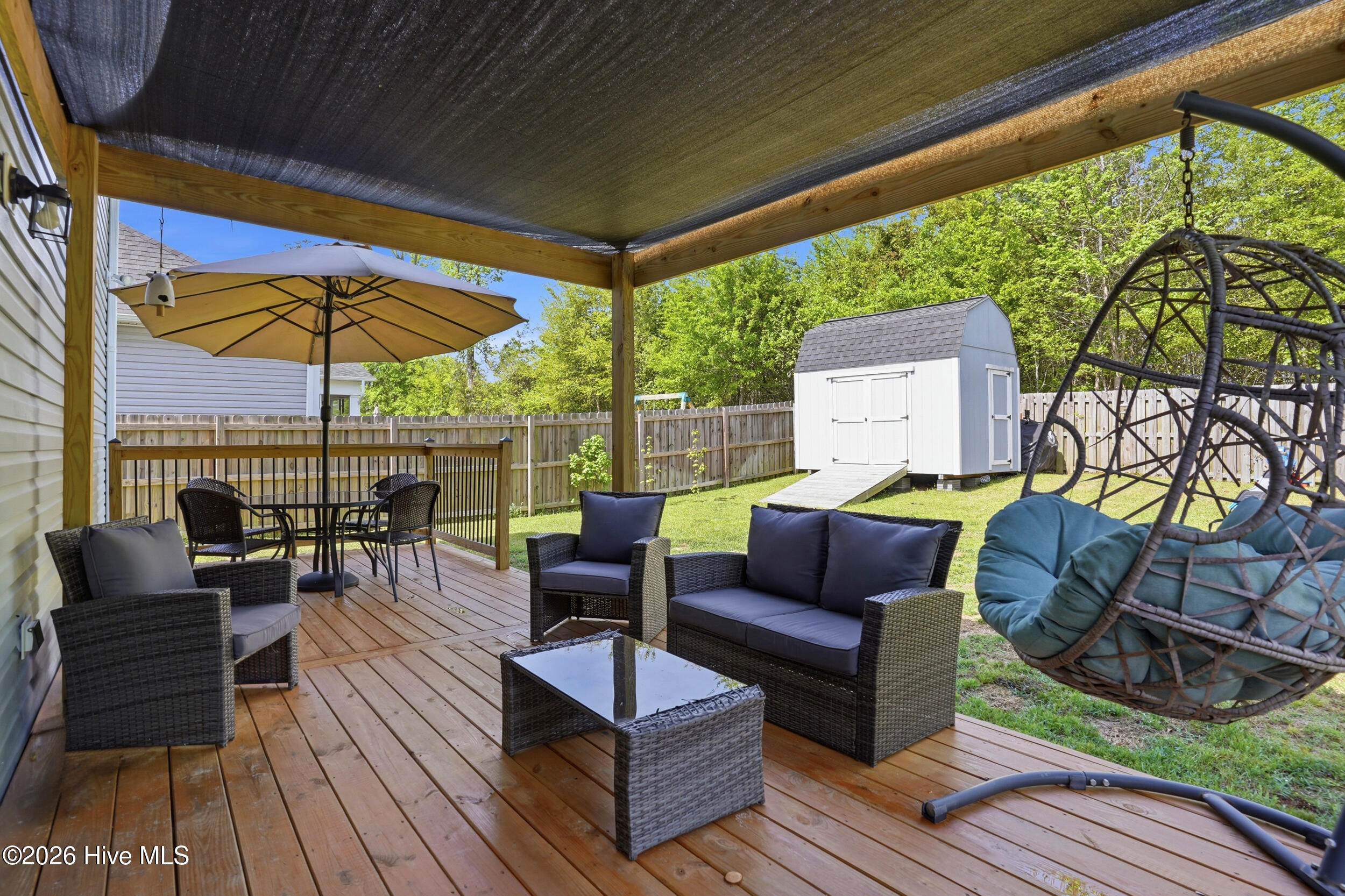 100567183 | Photo 35