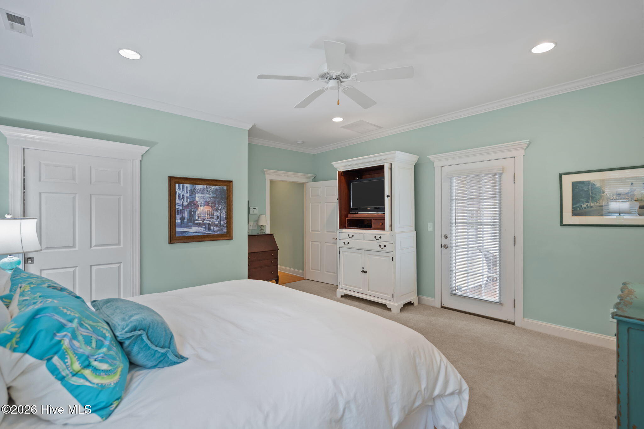 100560775 | Photo 26