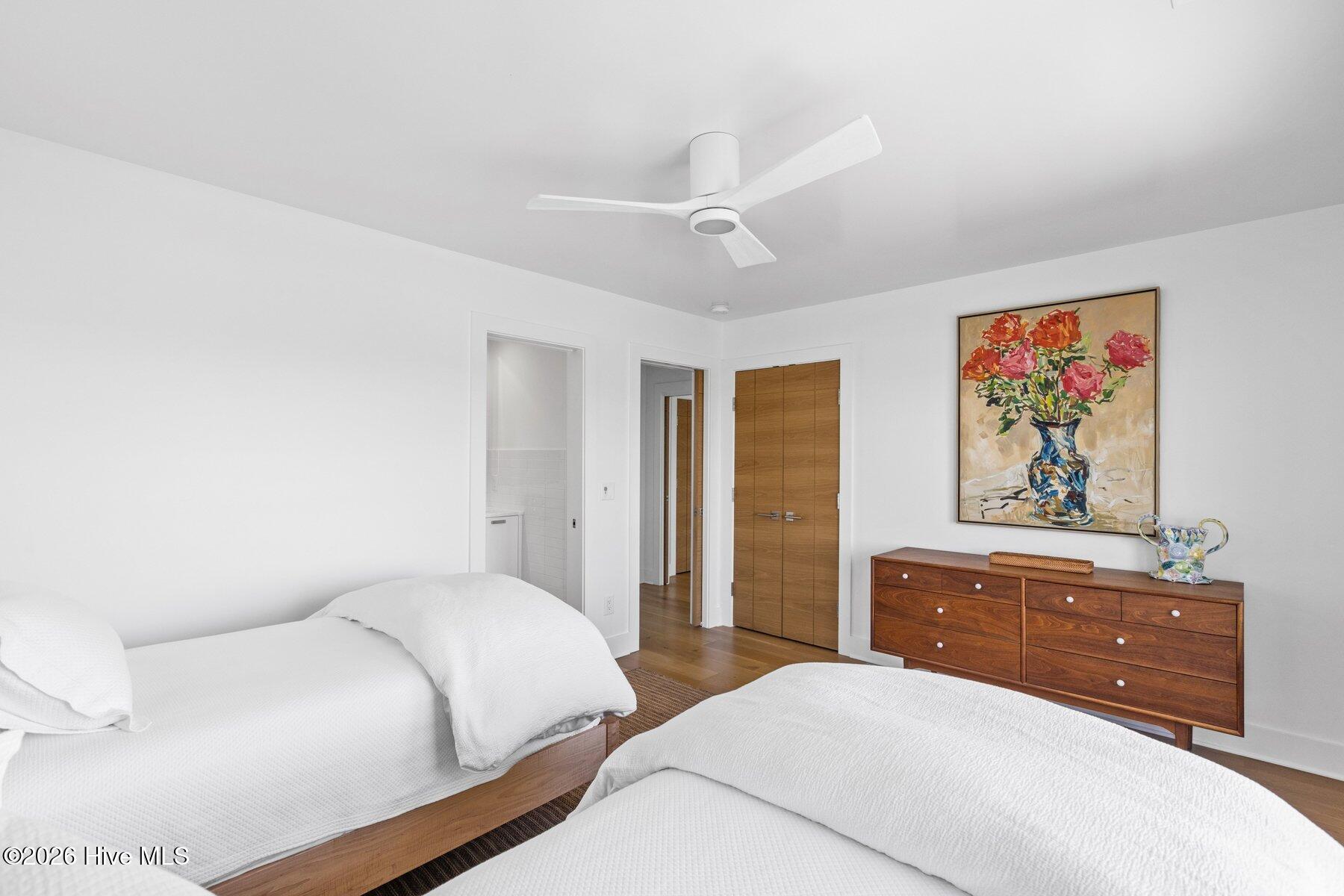 100560851 | Photo 40