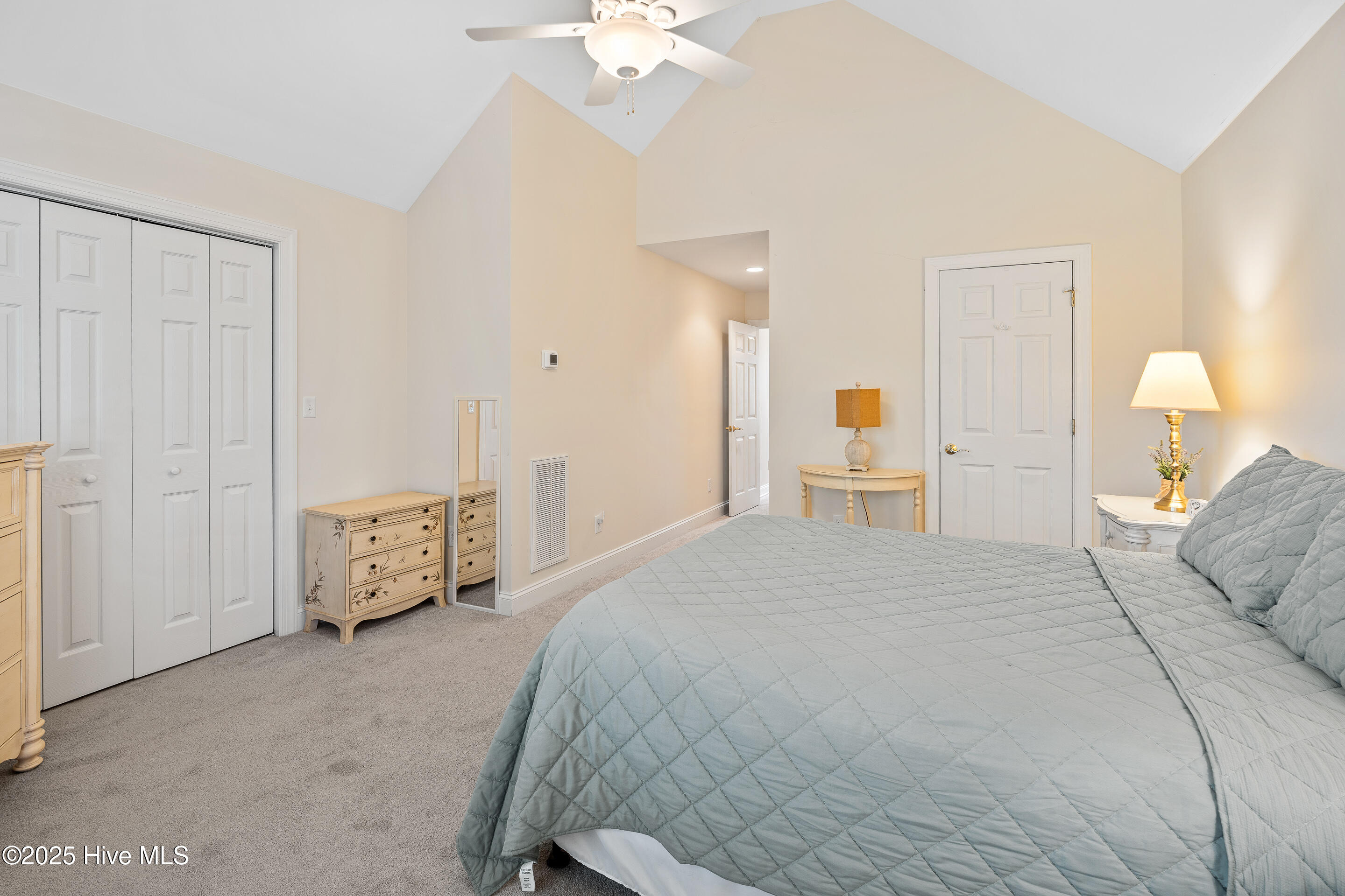 100537803 | Photo 26