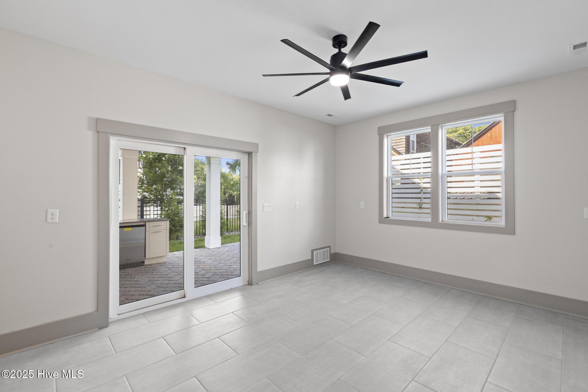 100517946 | Photo 33