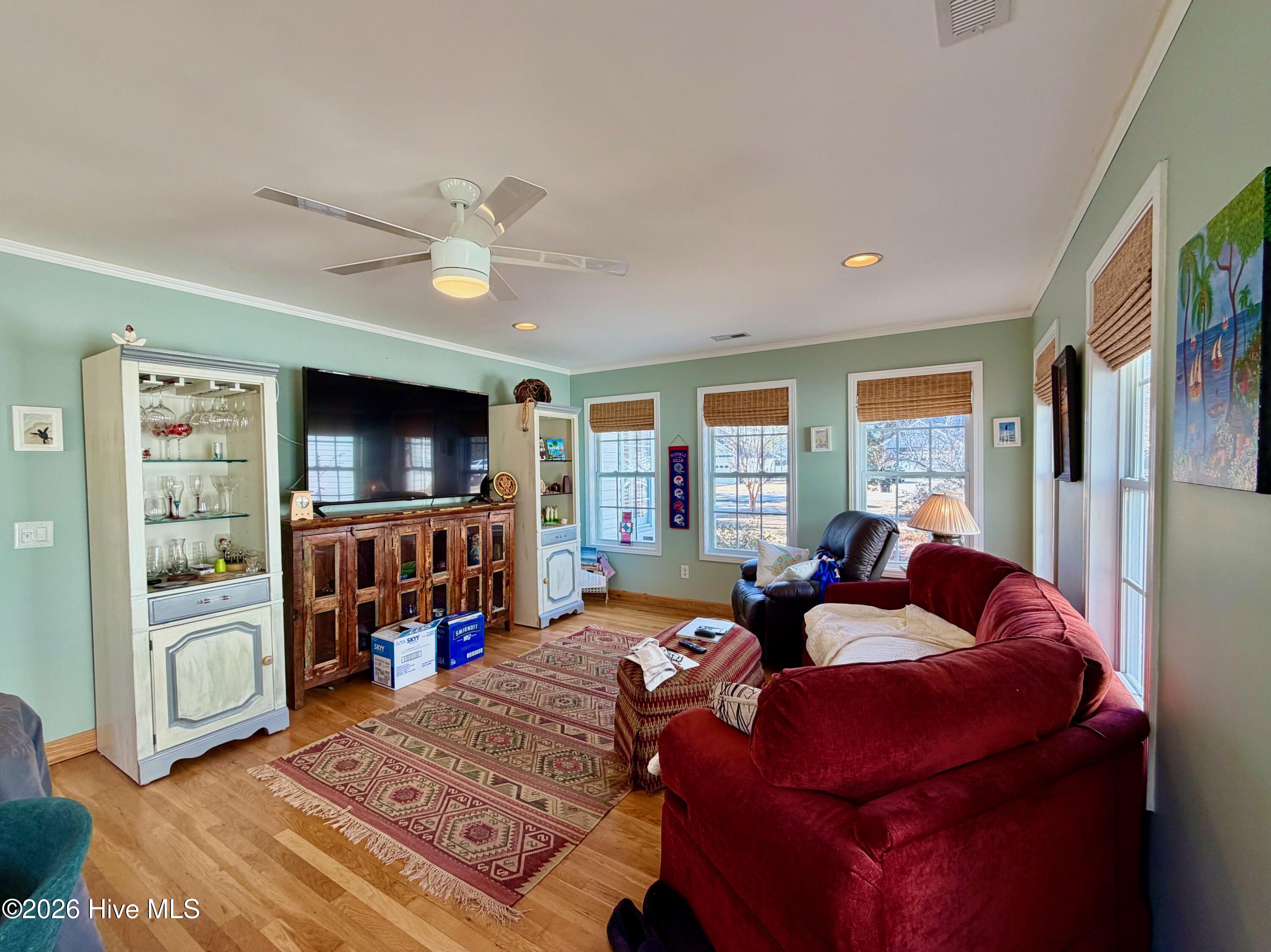 100553297 | Photo 23