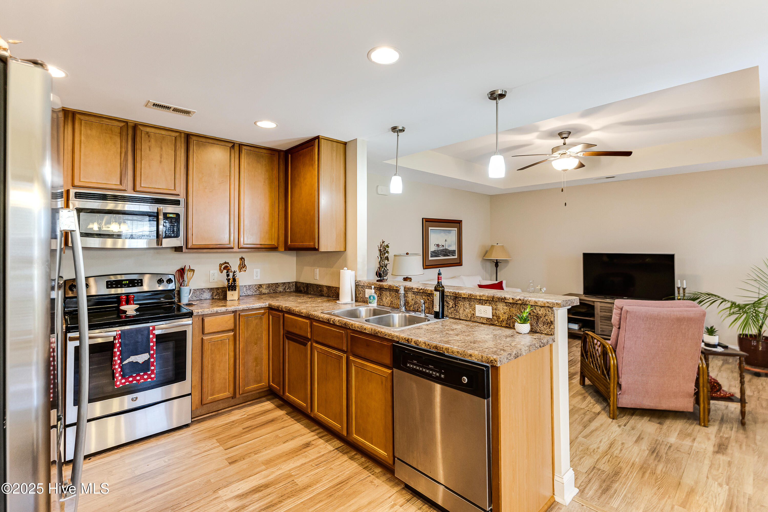 100516362 | Photo 12