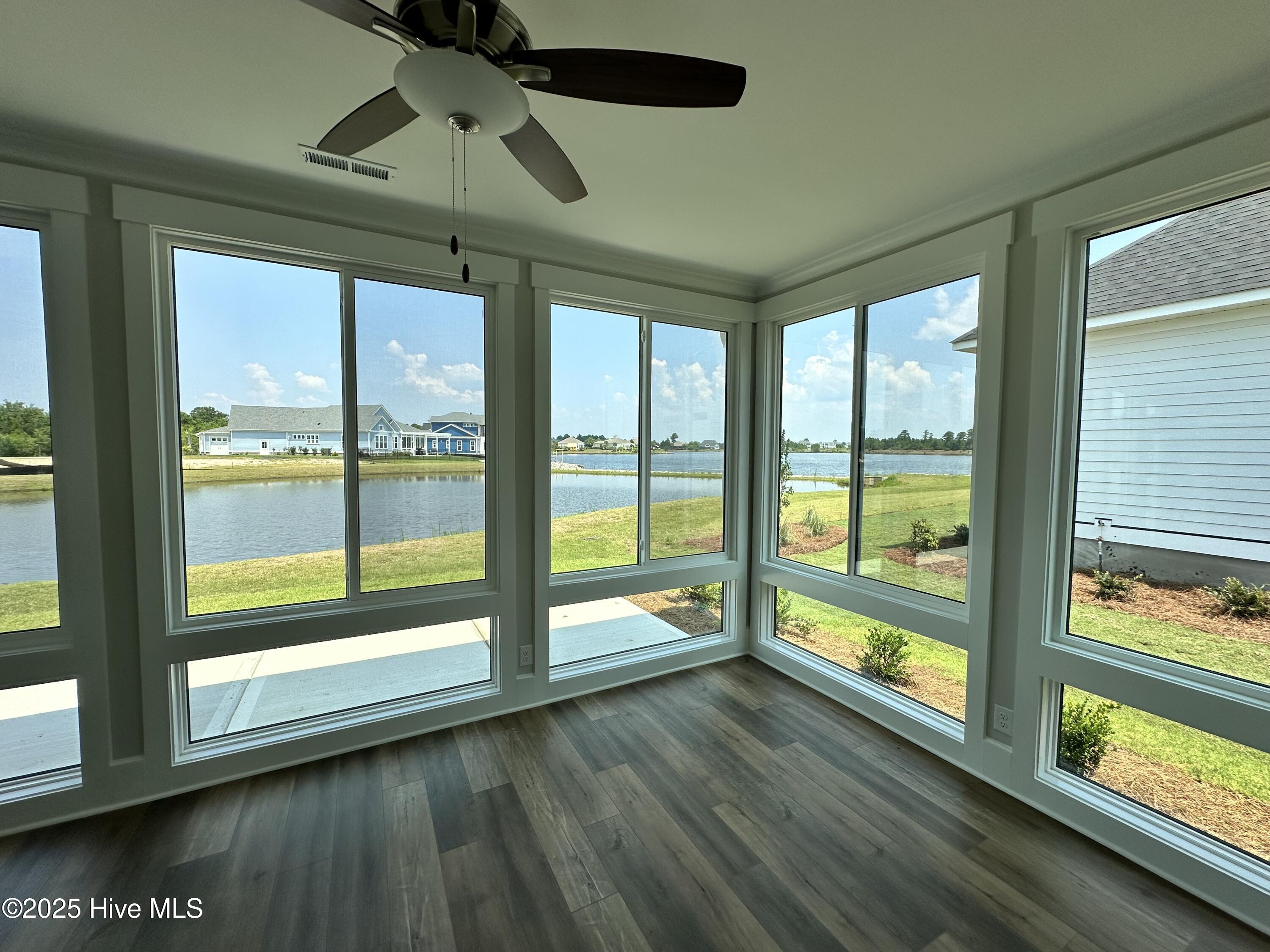 100518312 | Photo 42