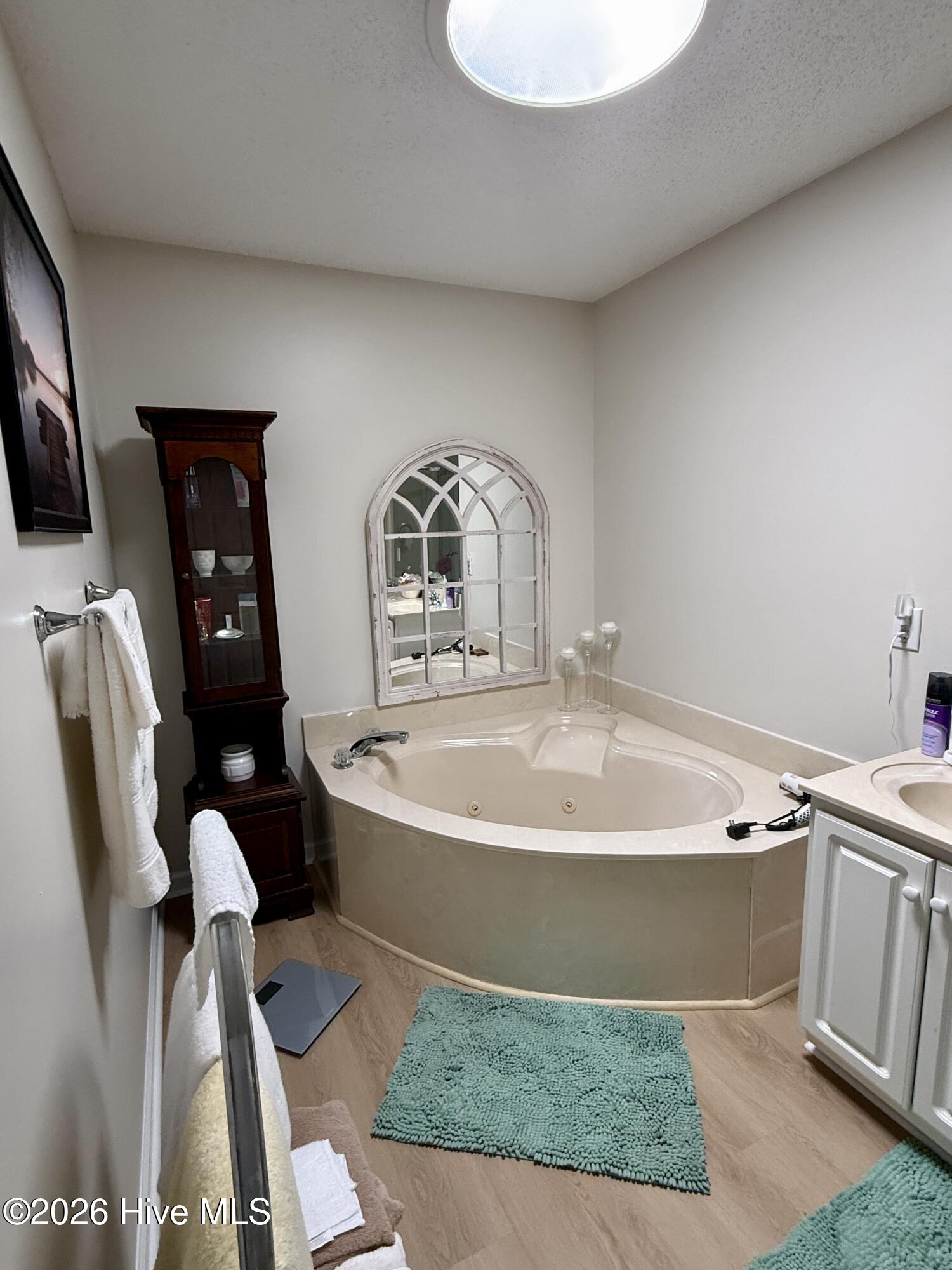 100561719 | Photo 24