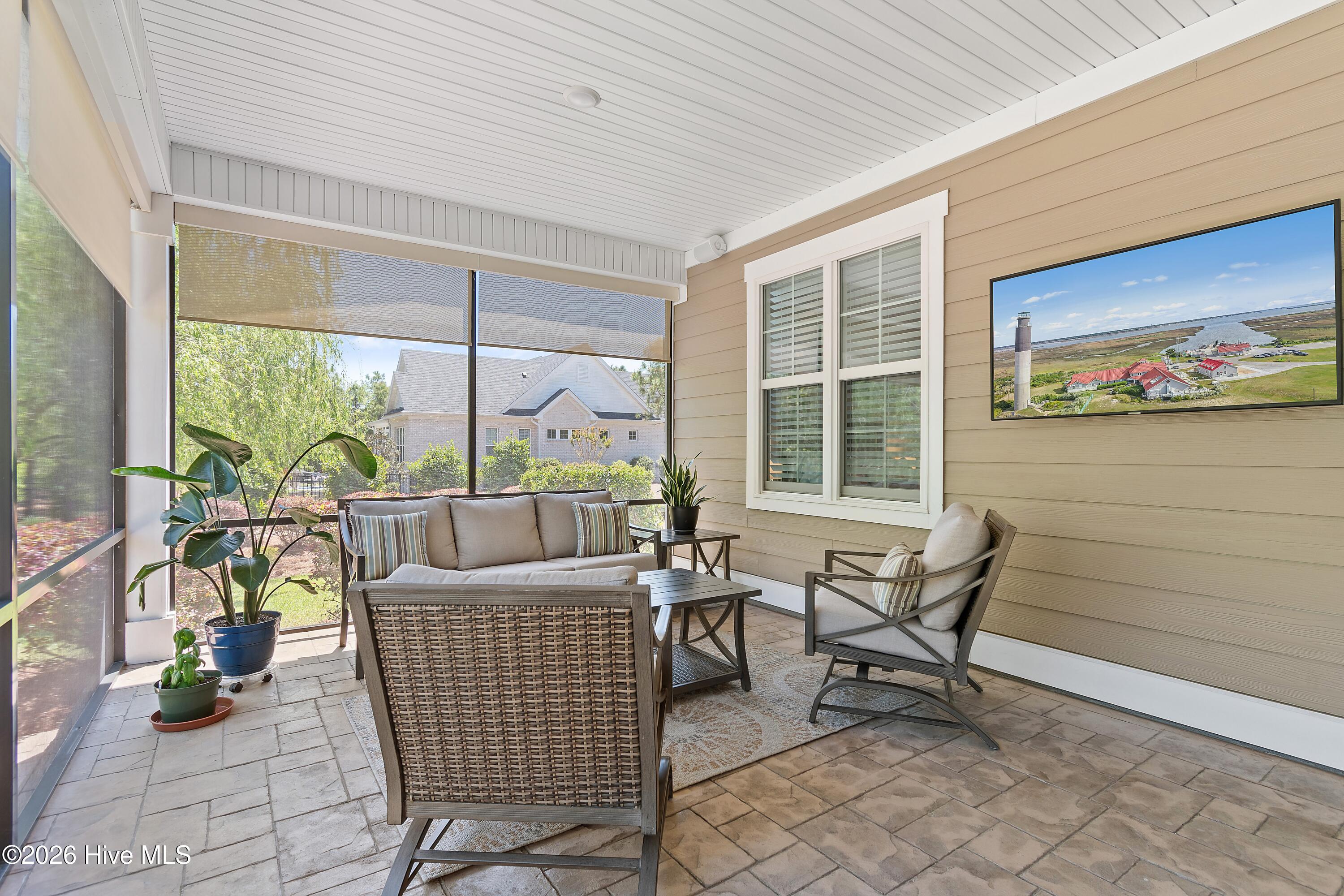 100568990 | Photo 60