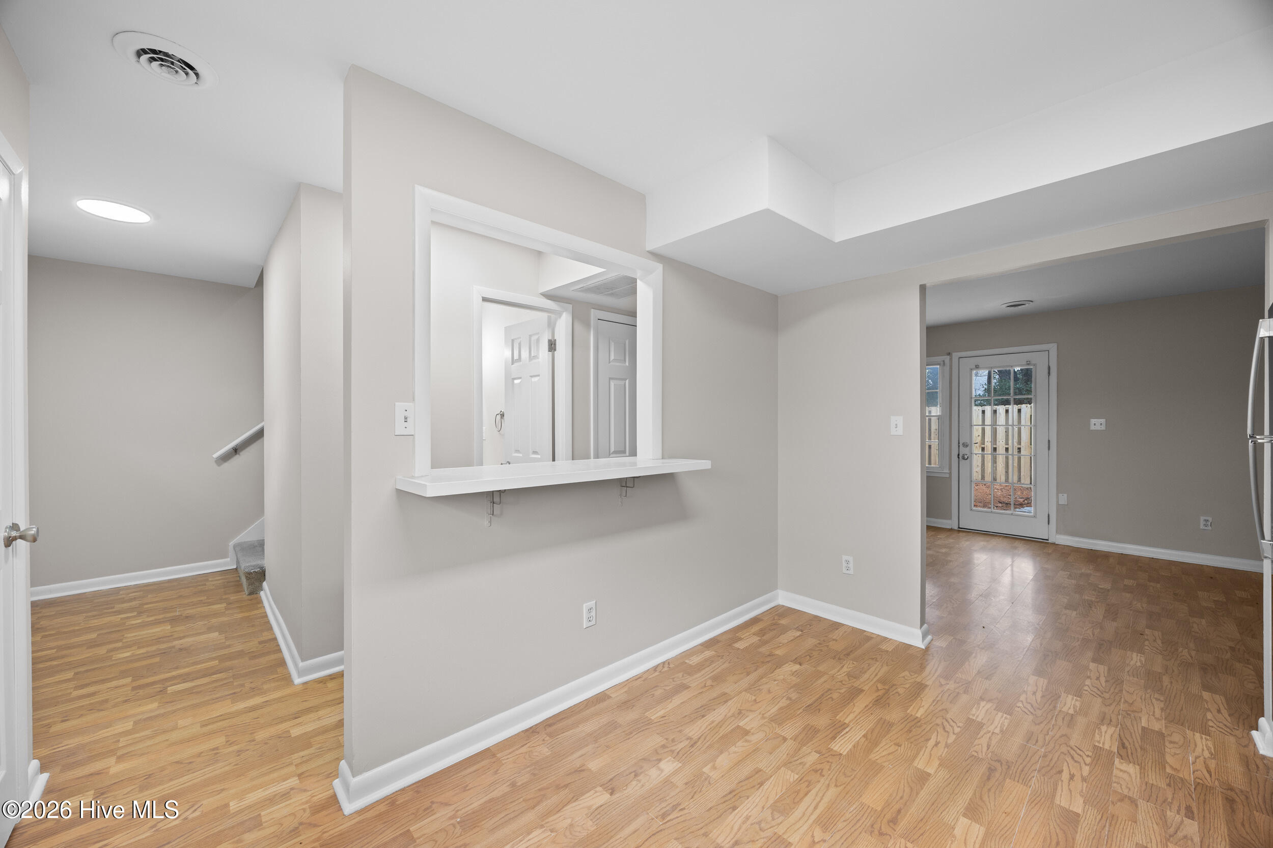 100551778 | Photo 14