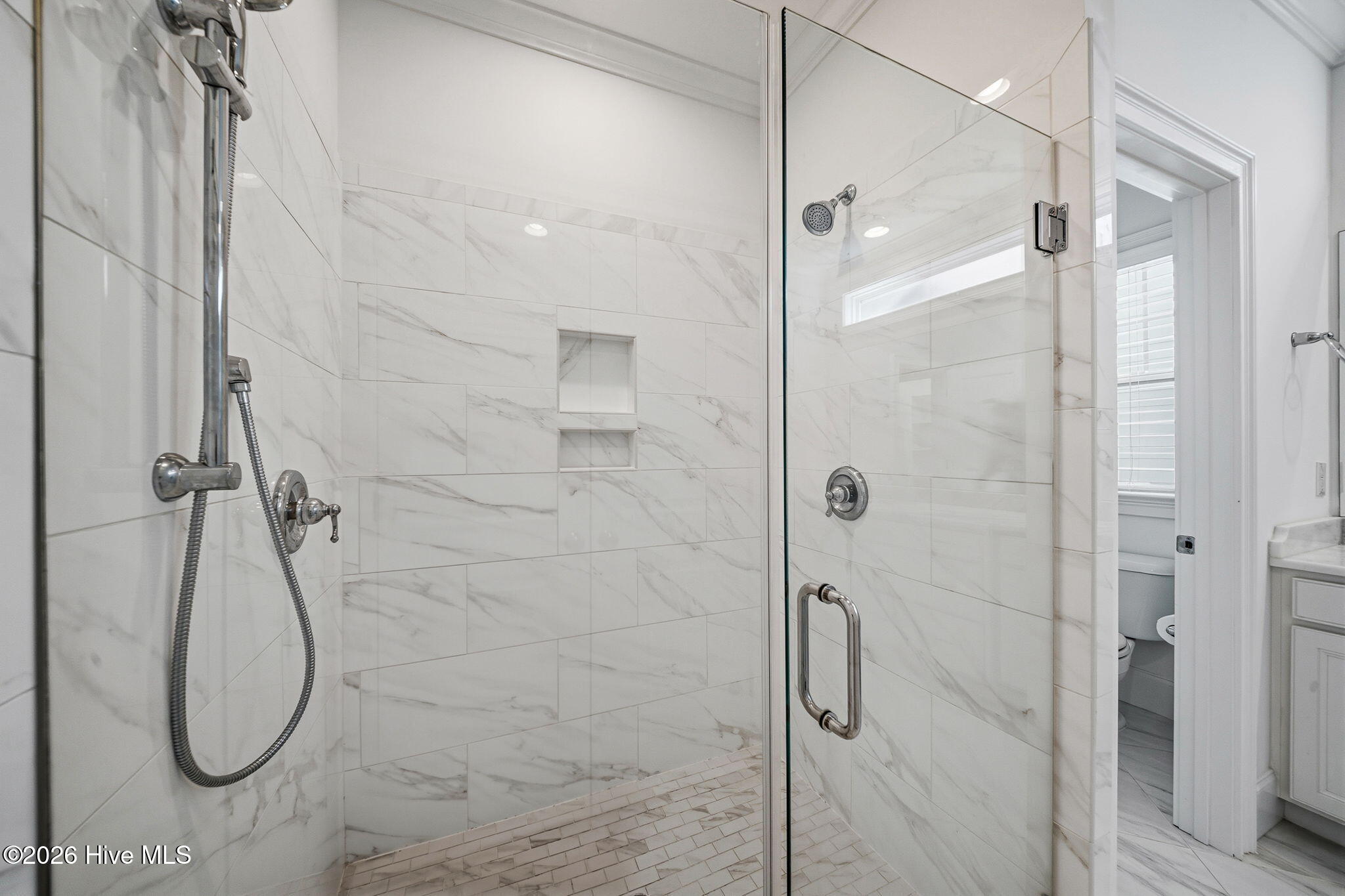 100567519 | Photo 28