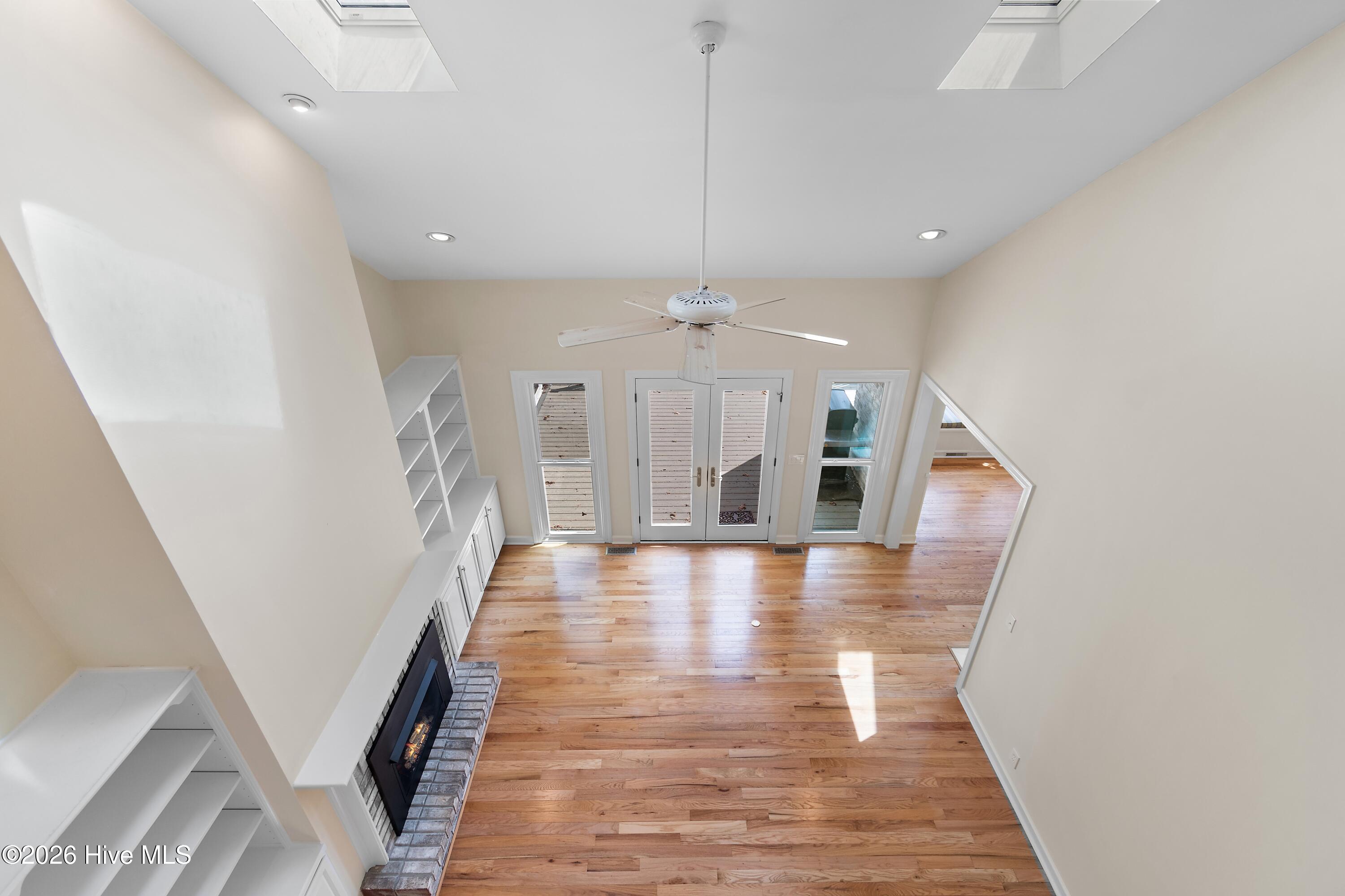 100527464 | Photo 32