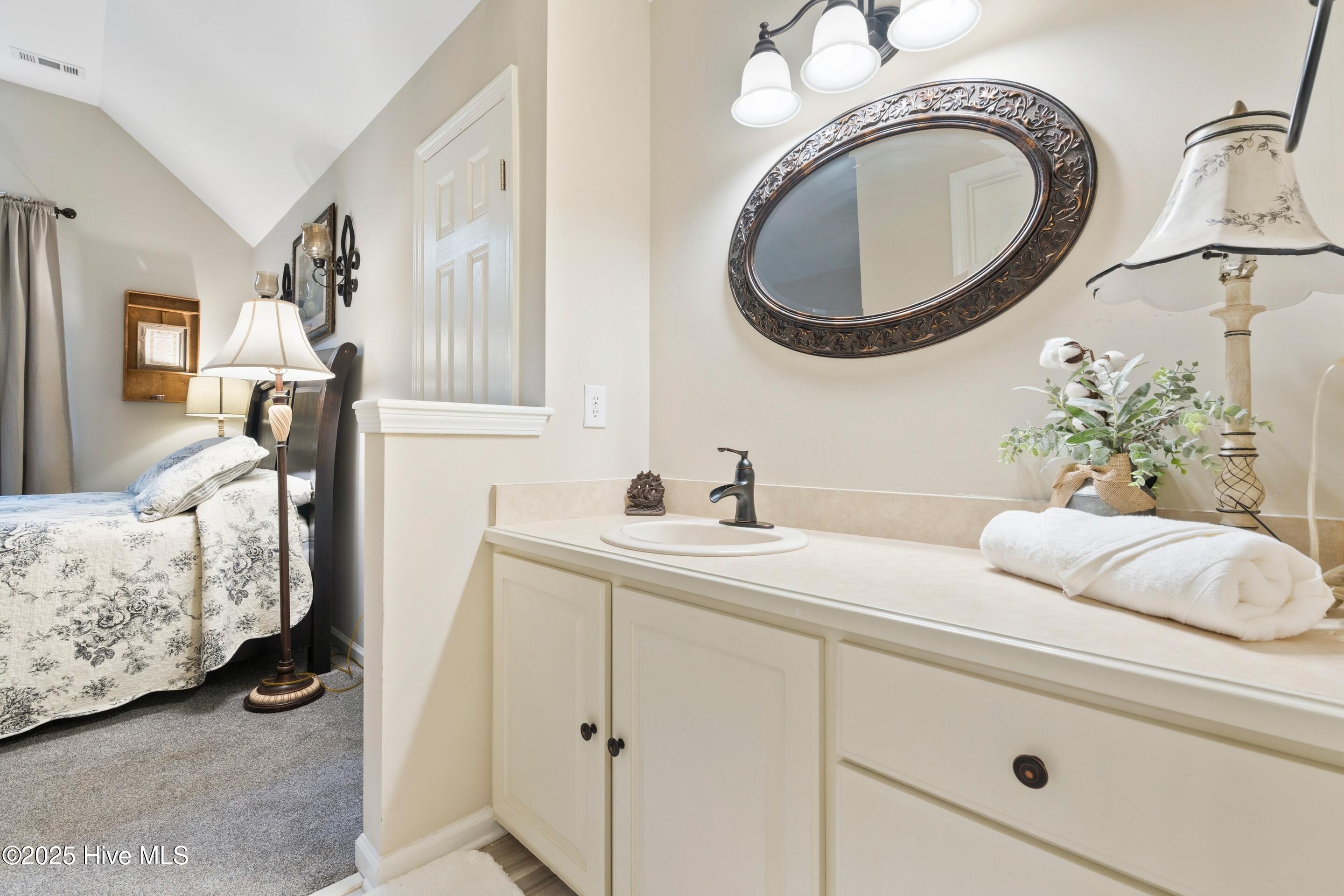 100538310 | Photo 59