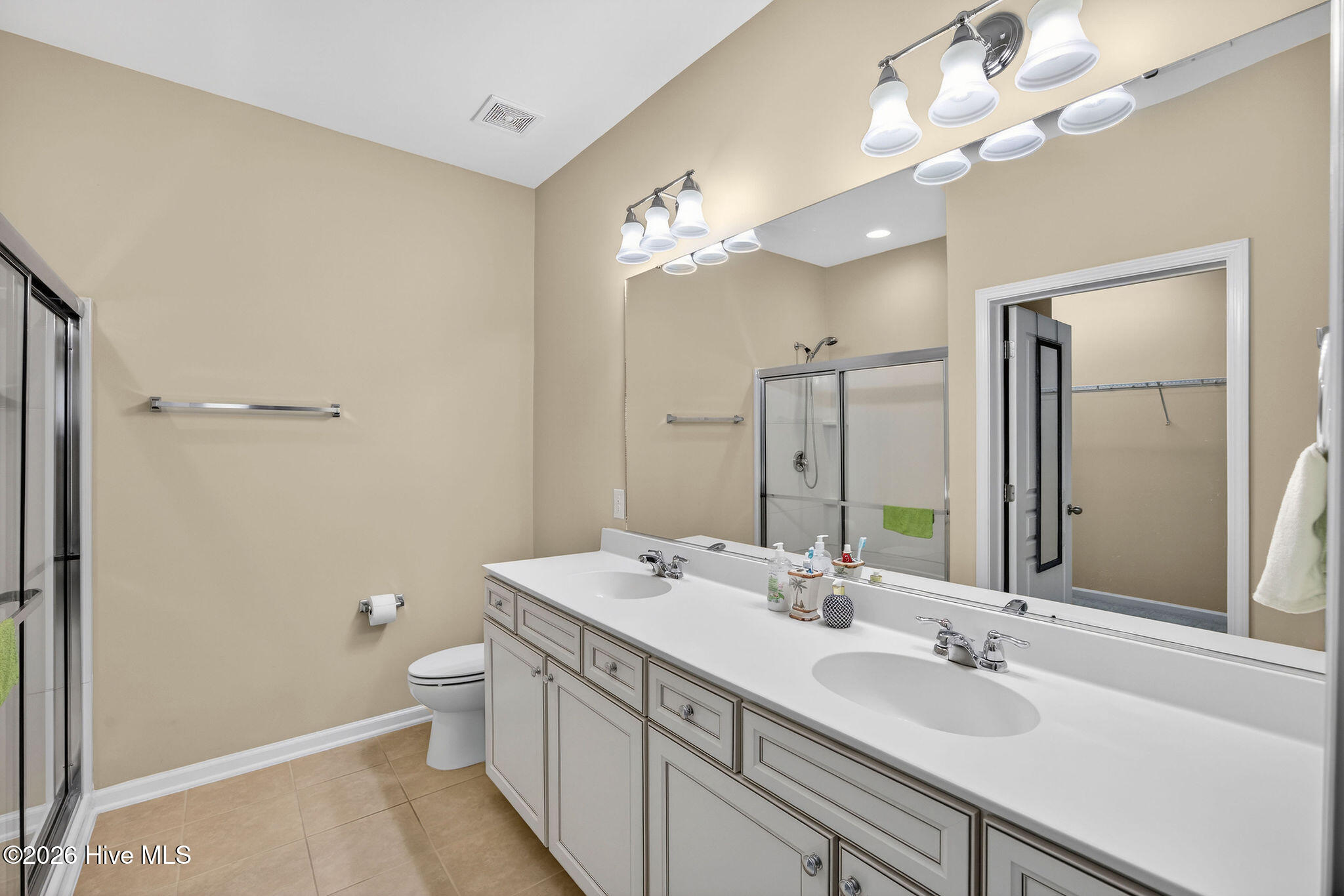 100563500 | Photo 18