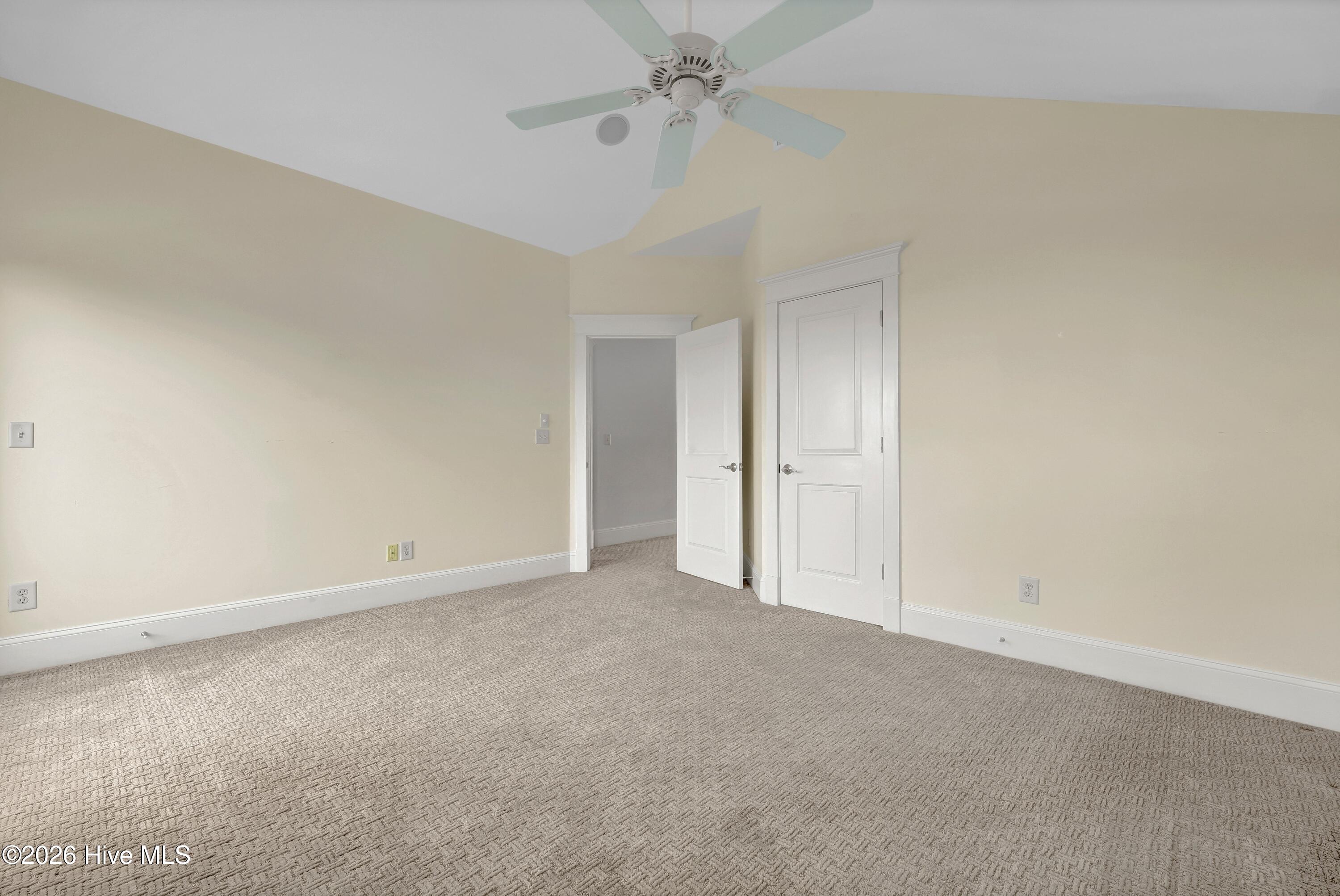 100569484 | Photo 61