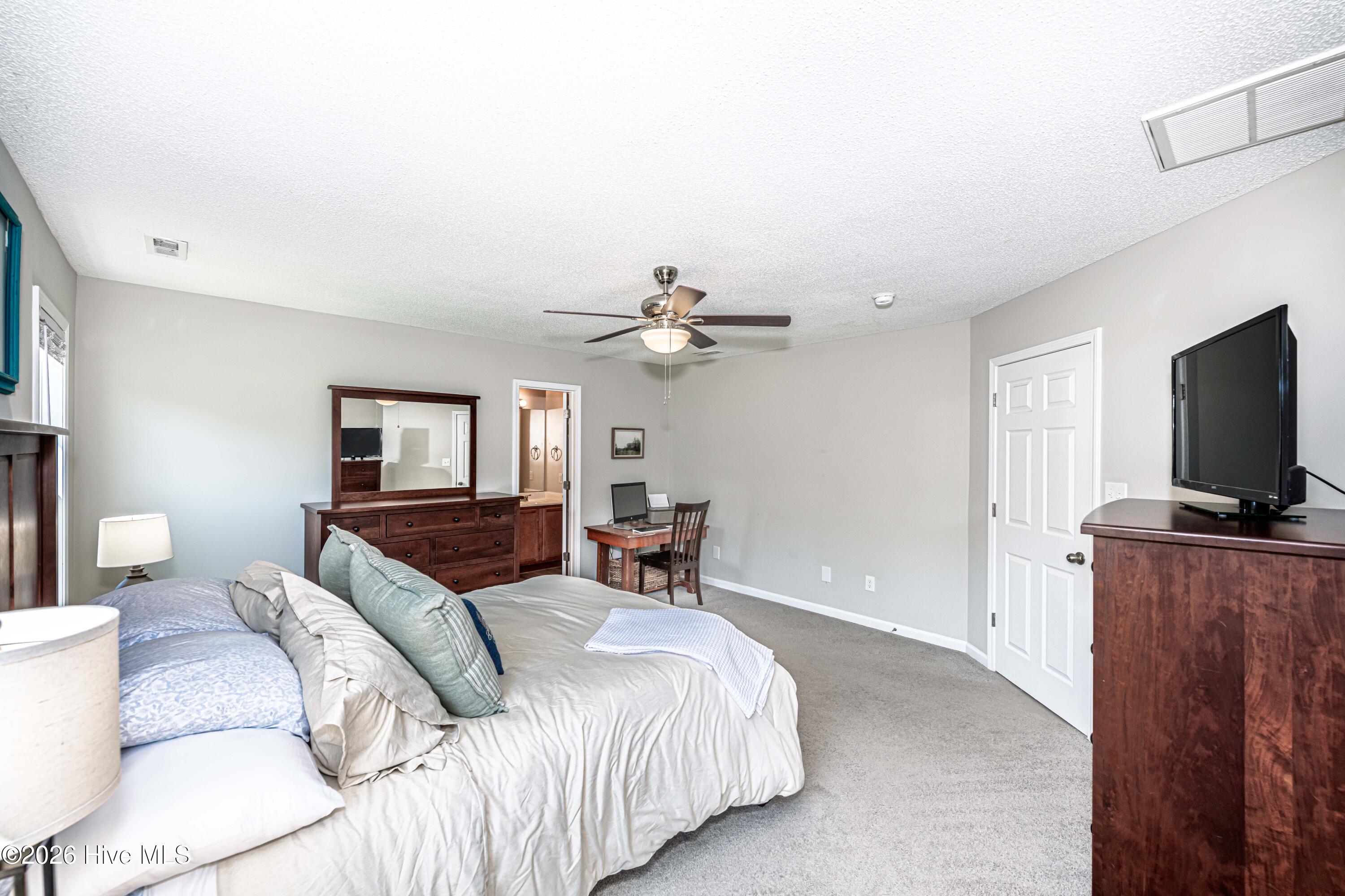 100565701 | Photo 24