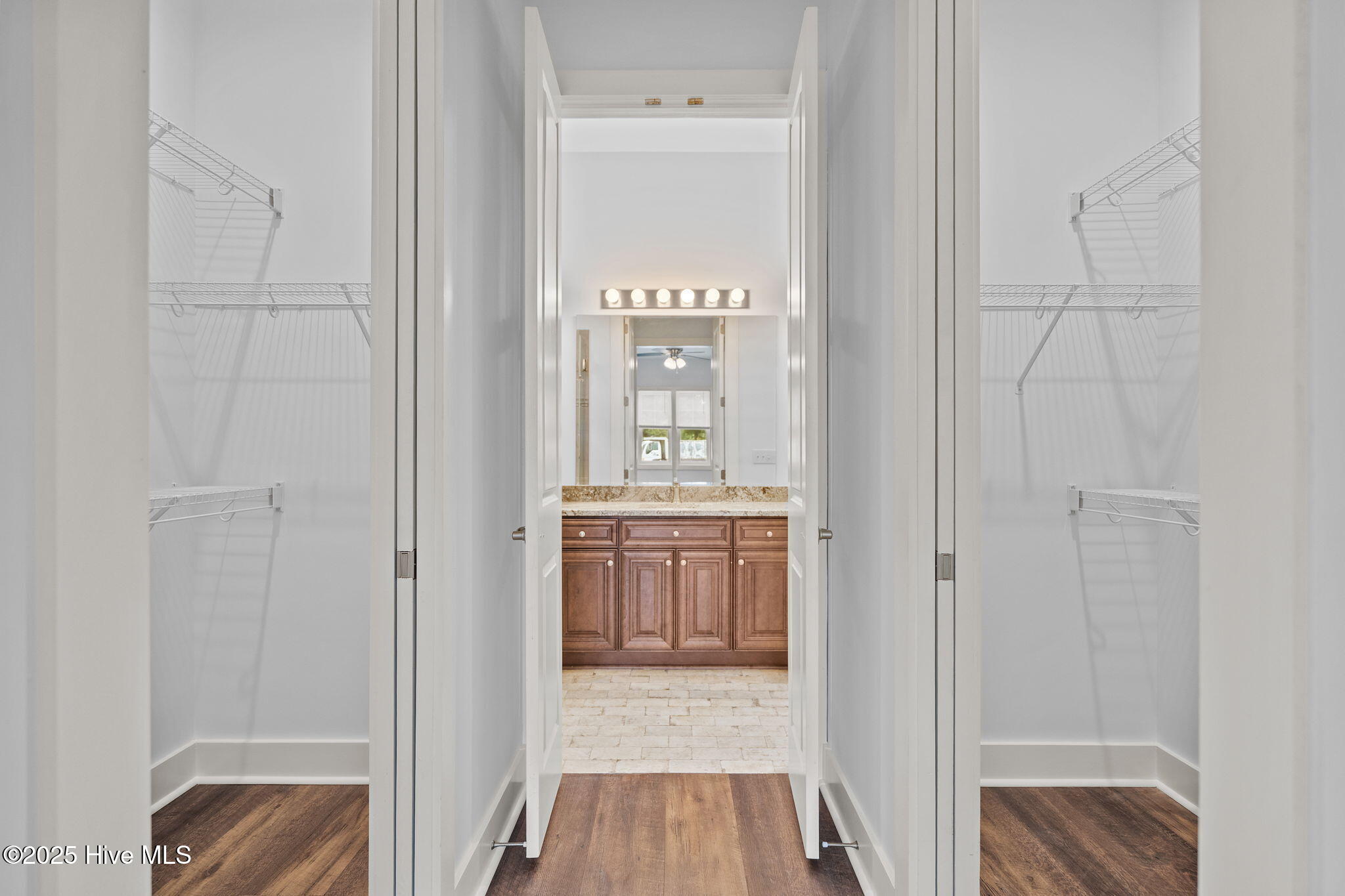 100532333 | Photo 114