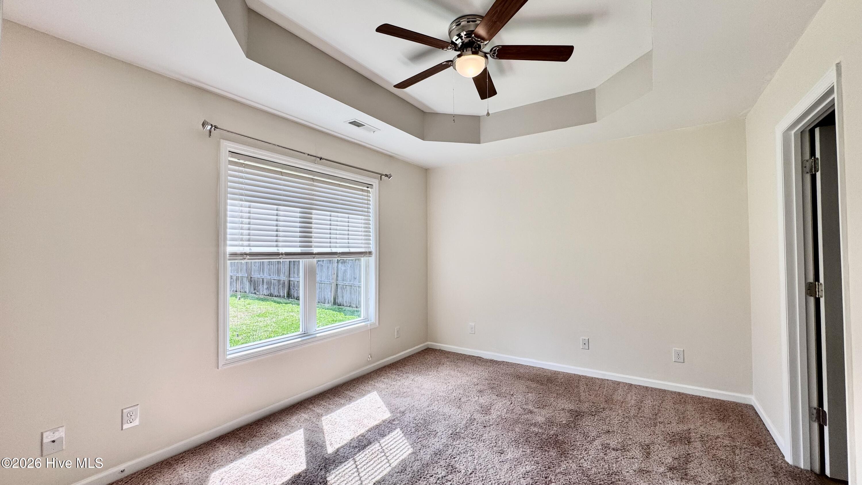 100561973 | Photo 15