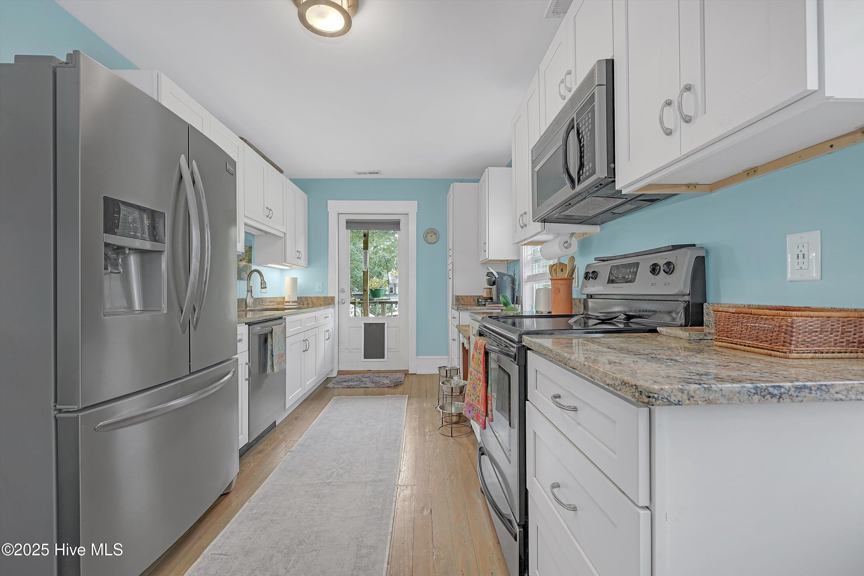 100530125 | Photo 29