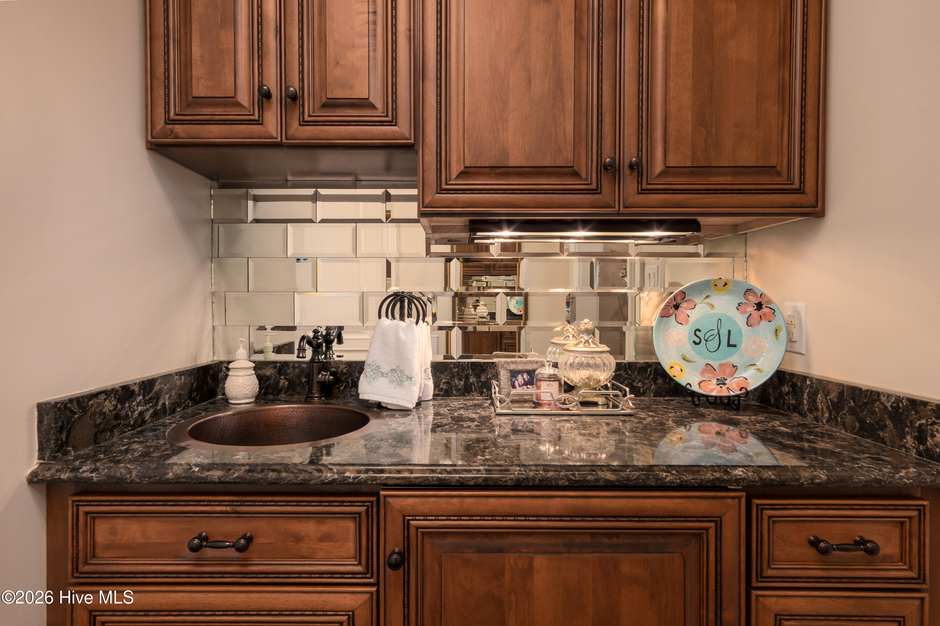 100550947 | Photo 40