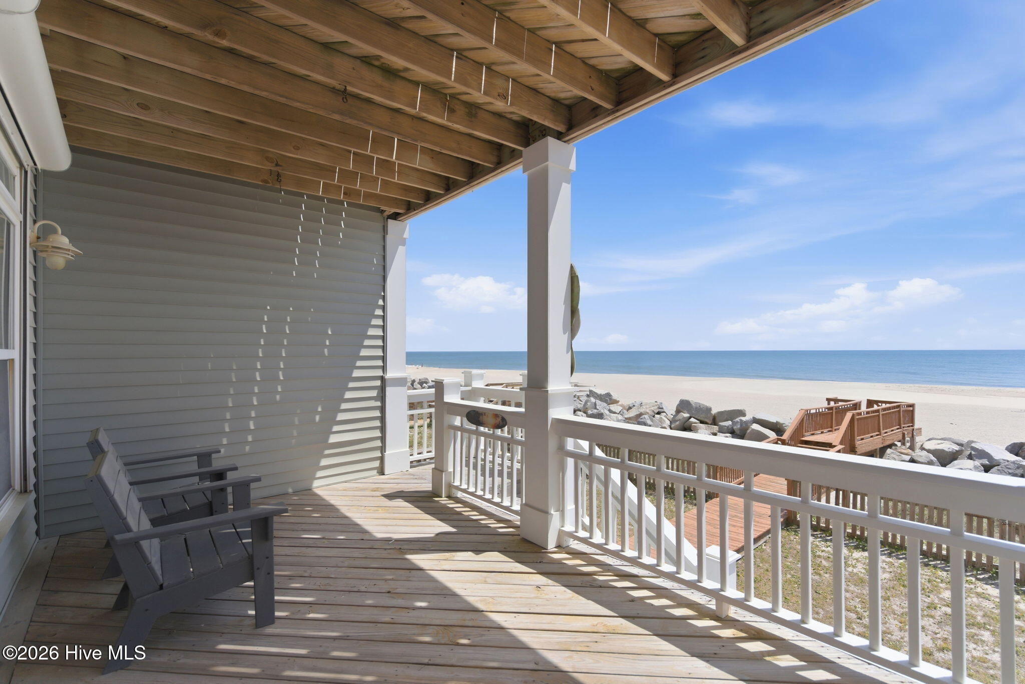 100570337 | Photo 43