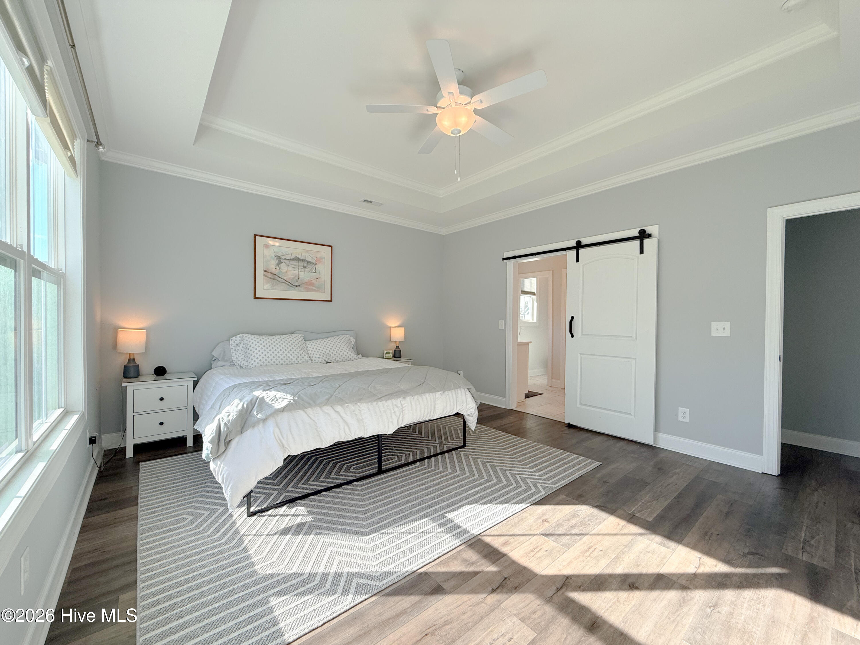 100567915 | Photo 37