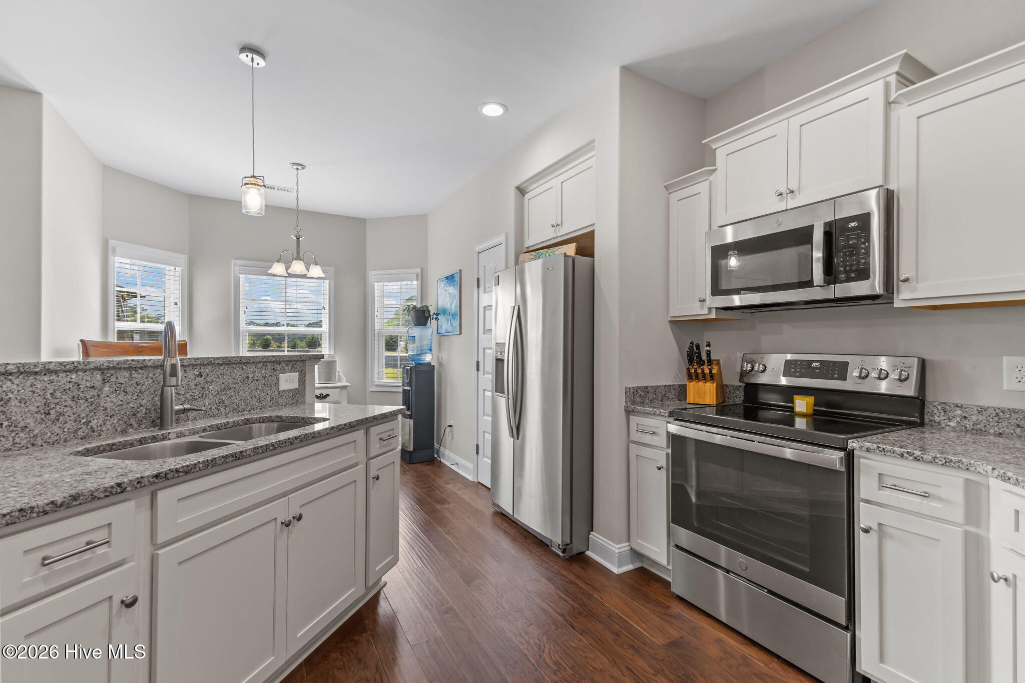 100569741 | Photo 16