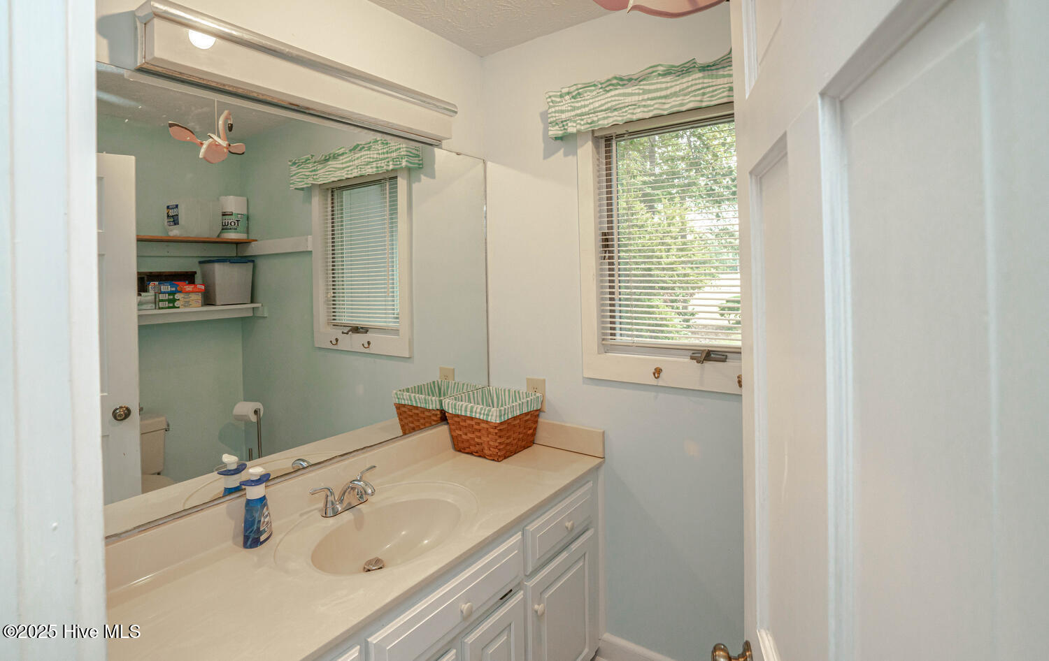 100524429 | Photo 64