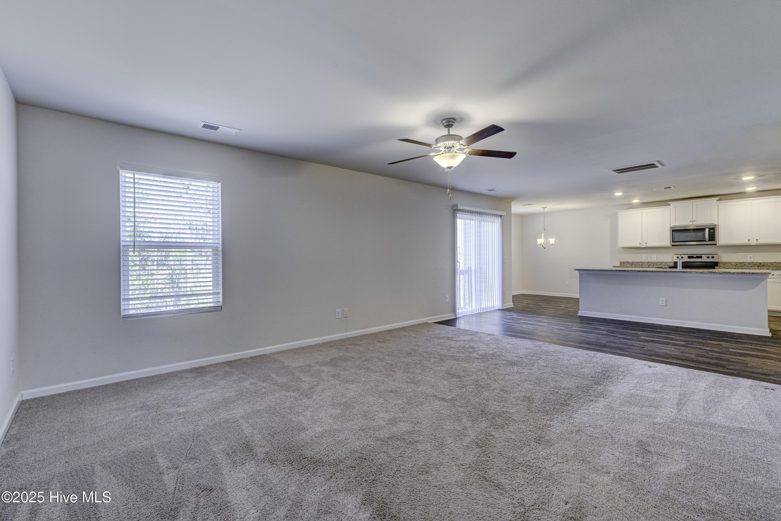 100528230 | Photo 13