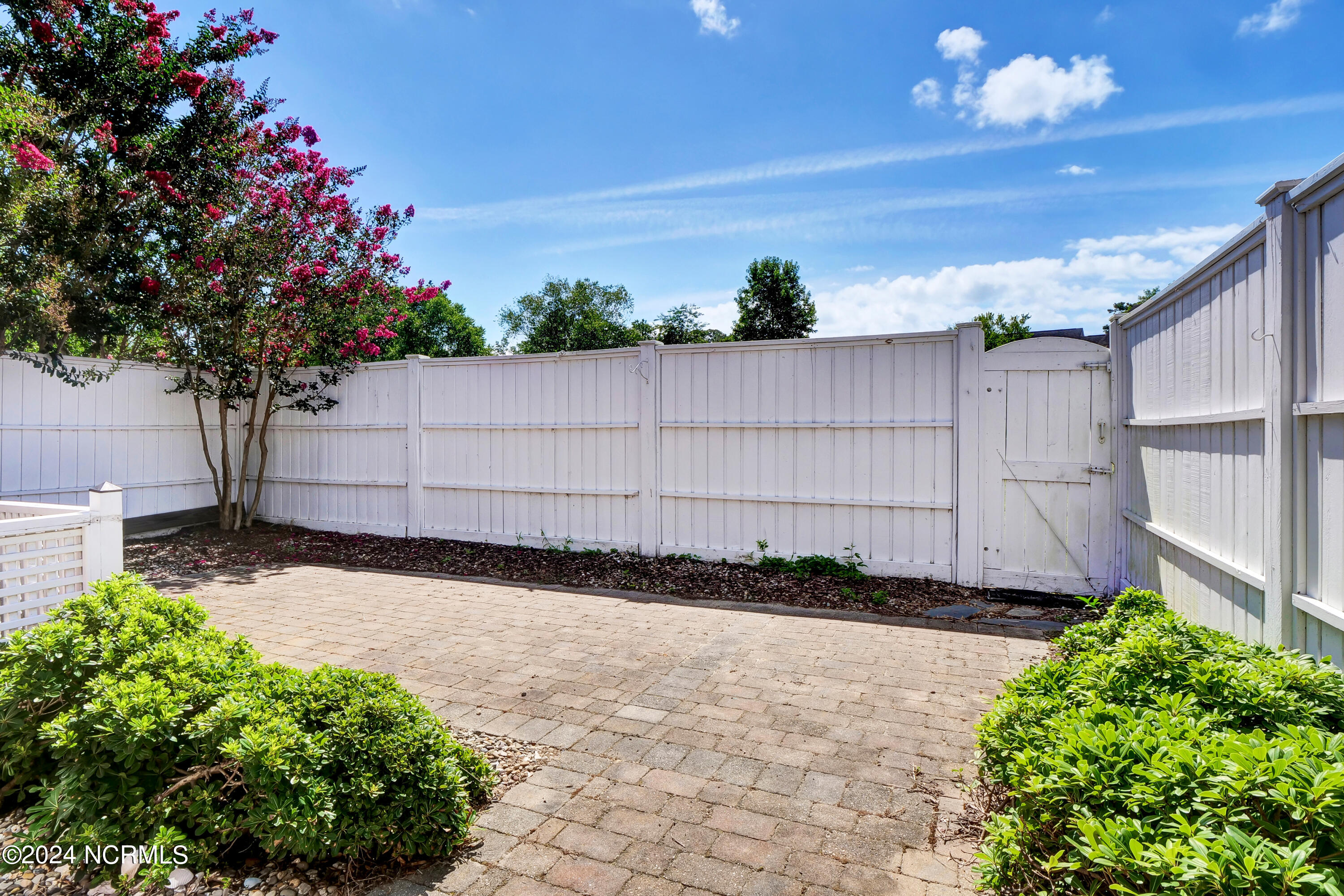 100544215 | Photo 26