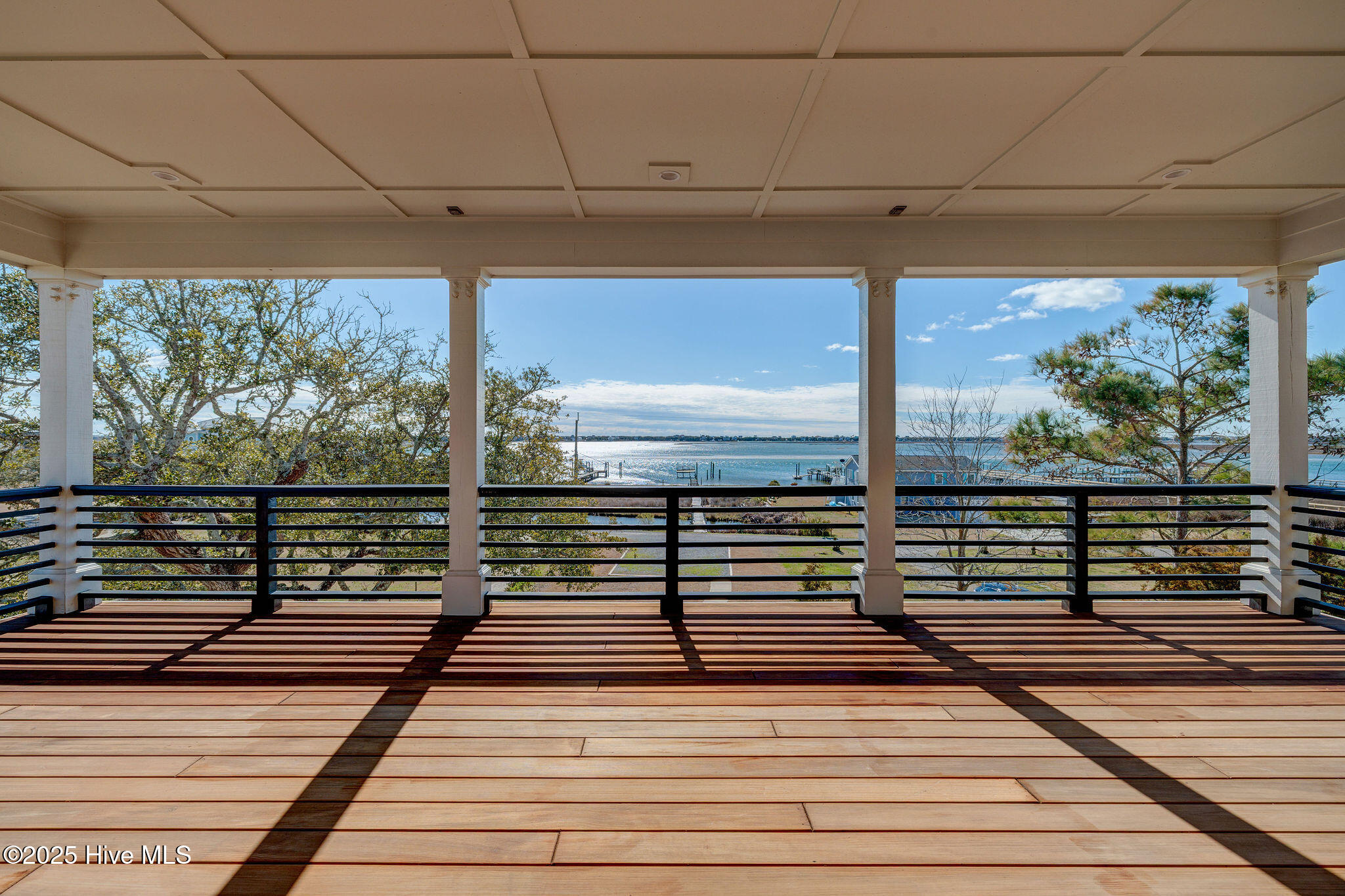 100556089 | Photo 51