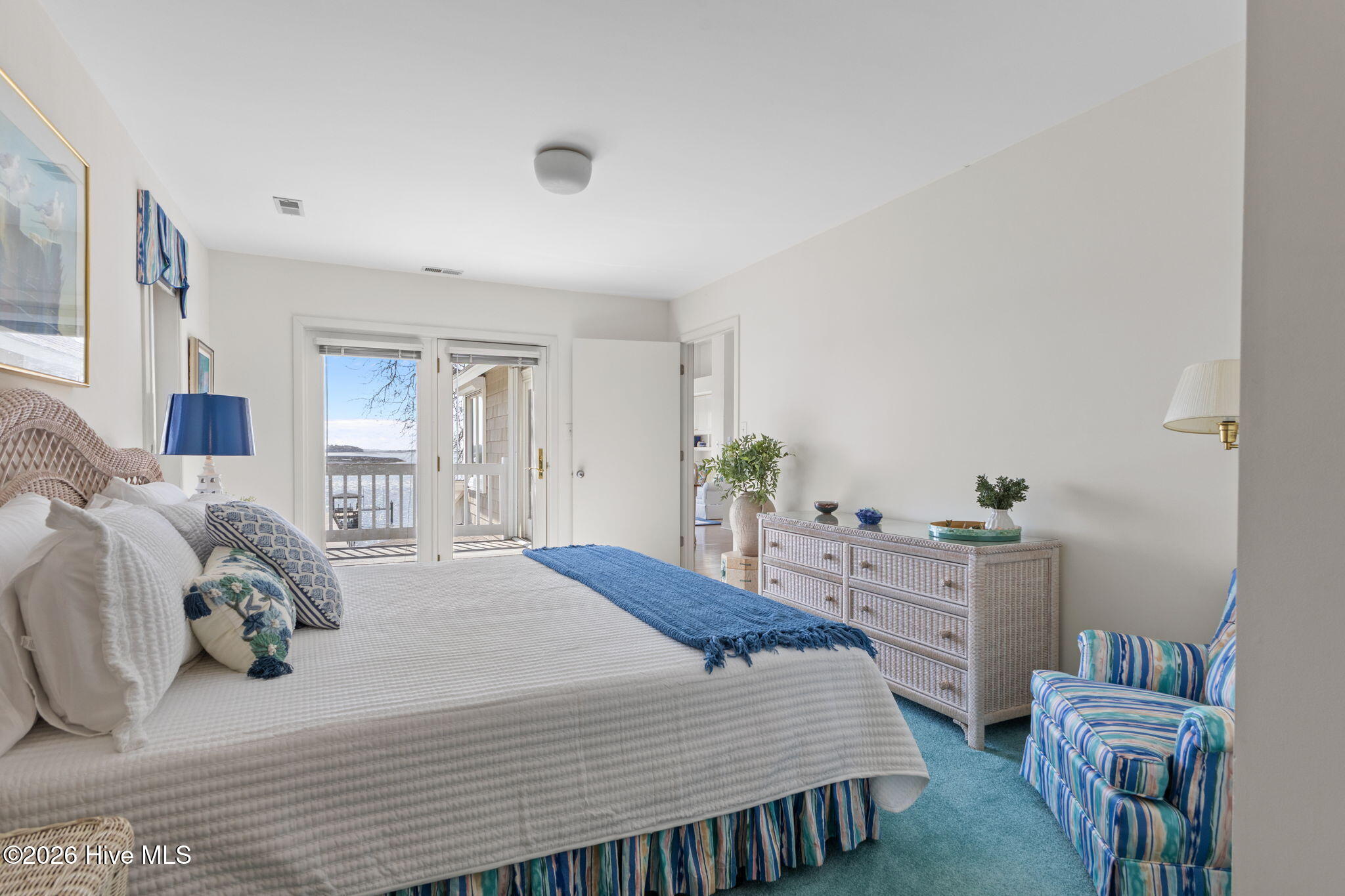 100564648 | Photo 42