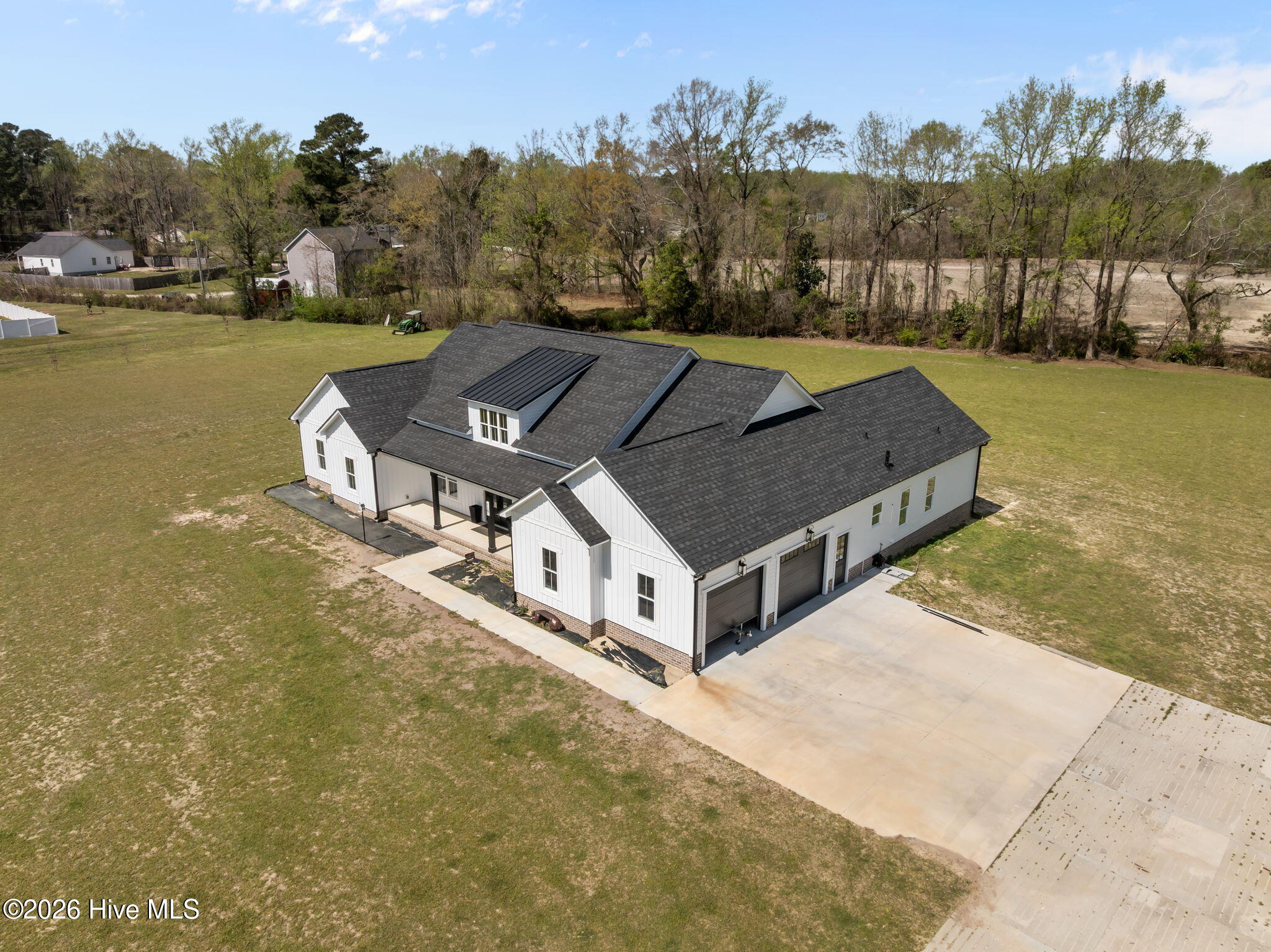 100564402 | Photo 40