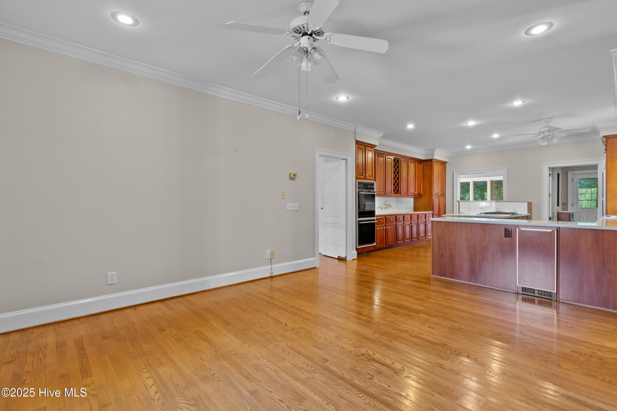 100516126 | Photo 38