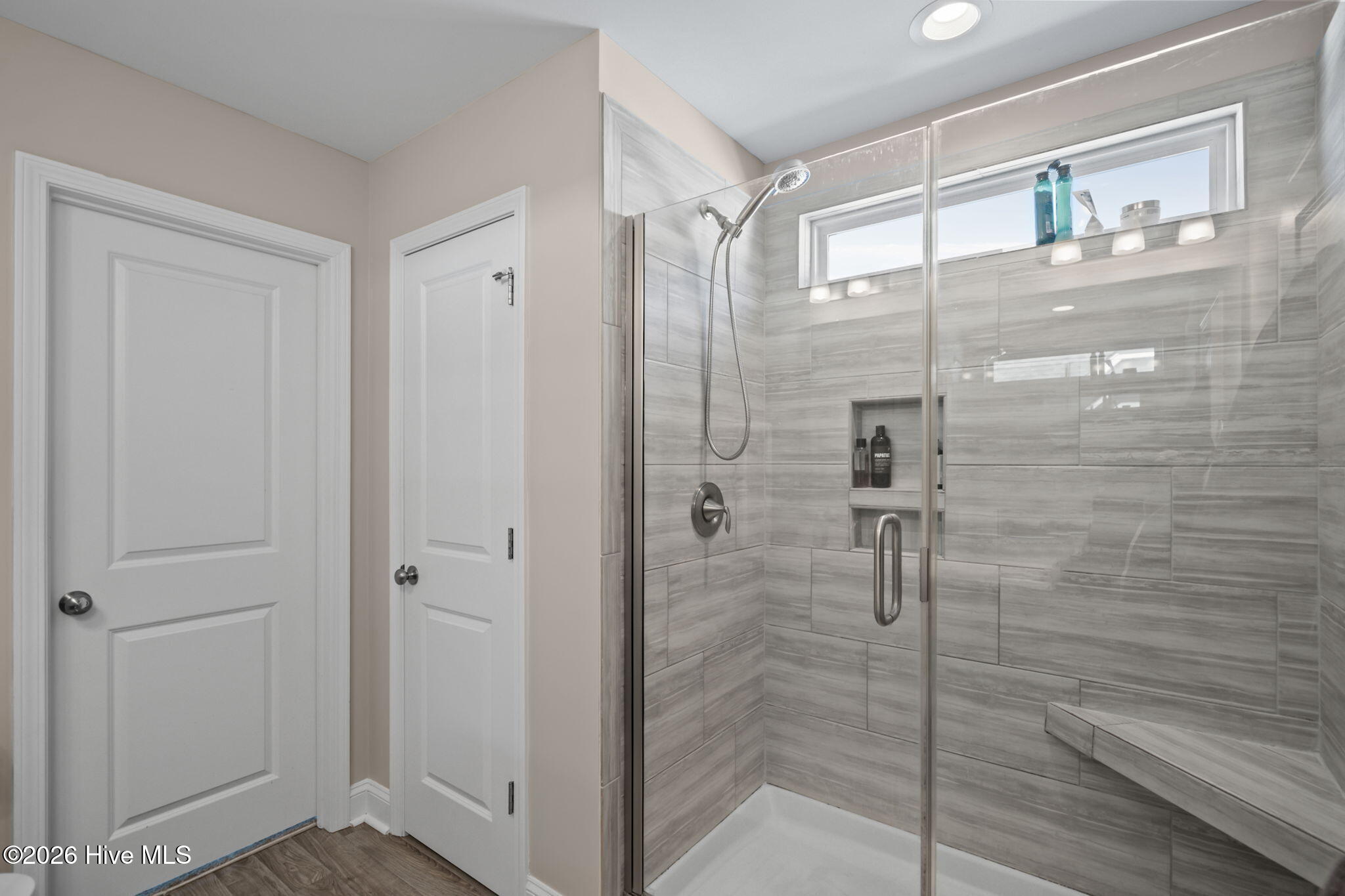 100552684 | Photo 23