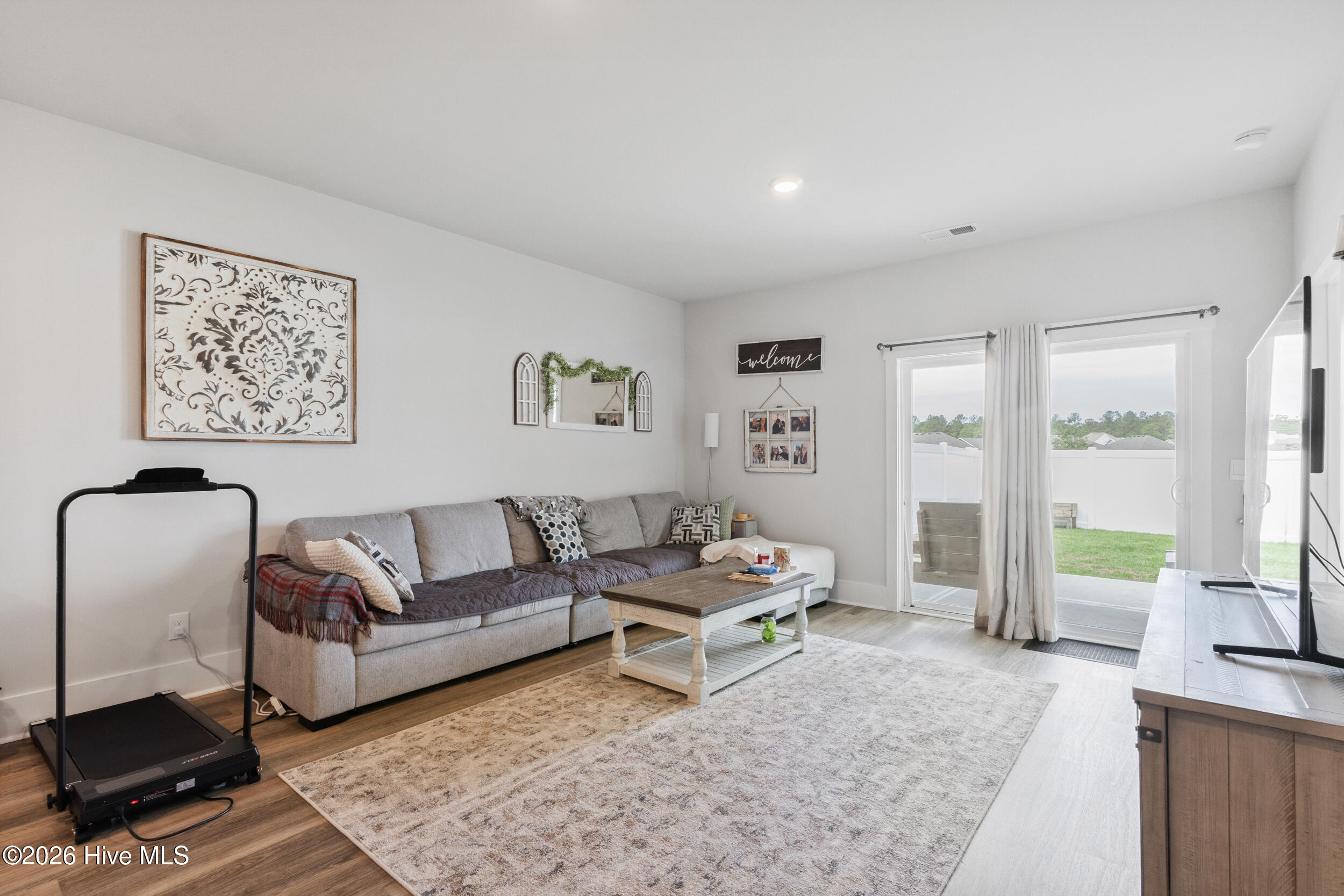 100561359 | Photo 22