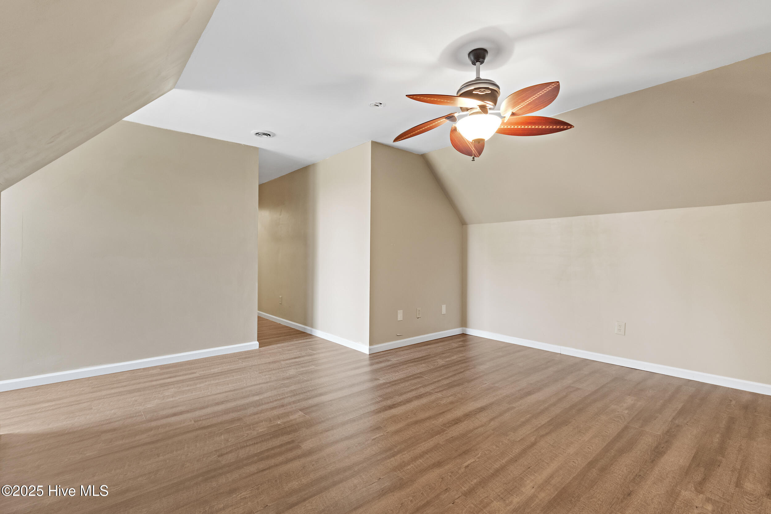 100531940 | Photo 61