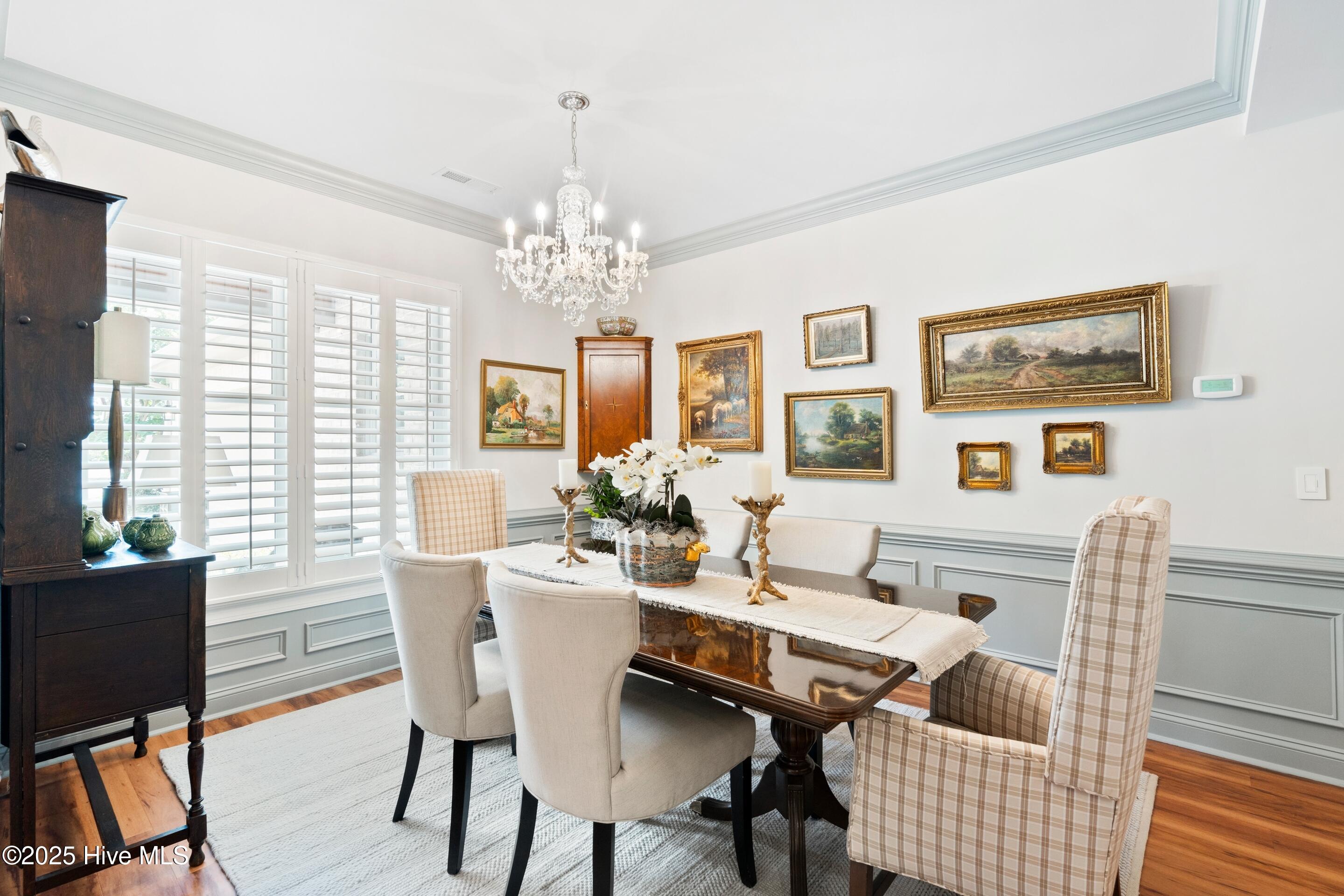 100520389 | Photo 38