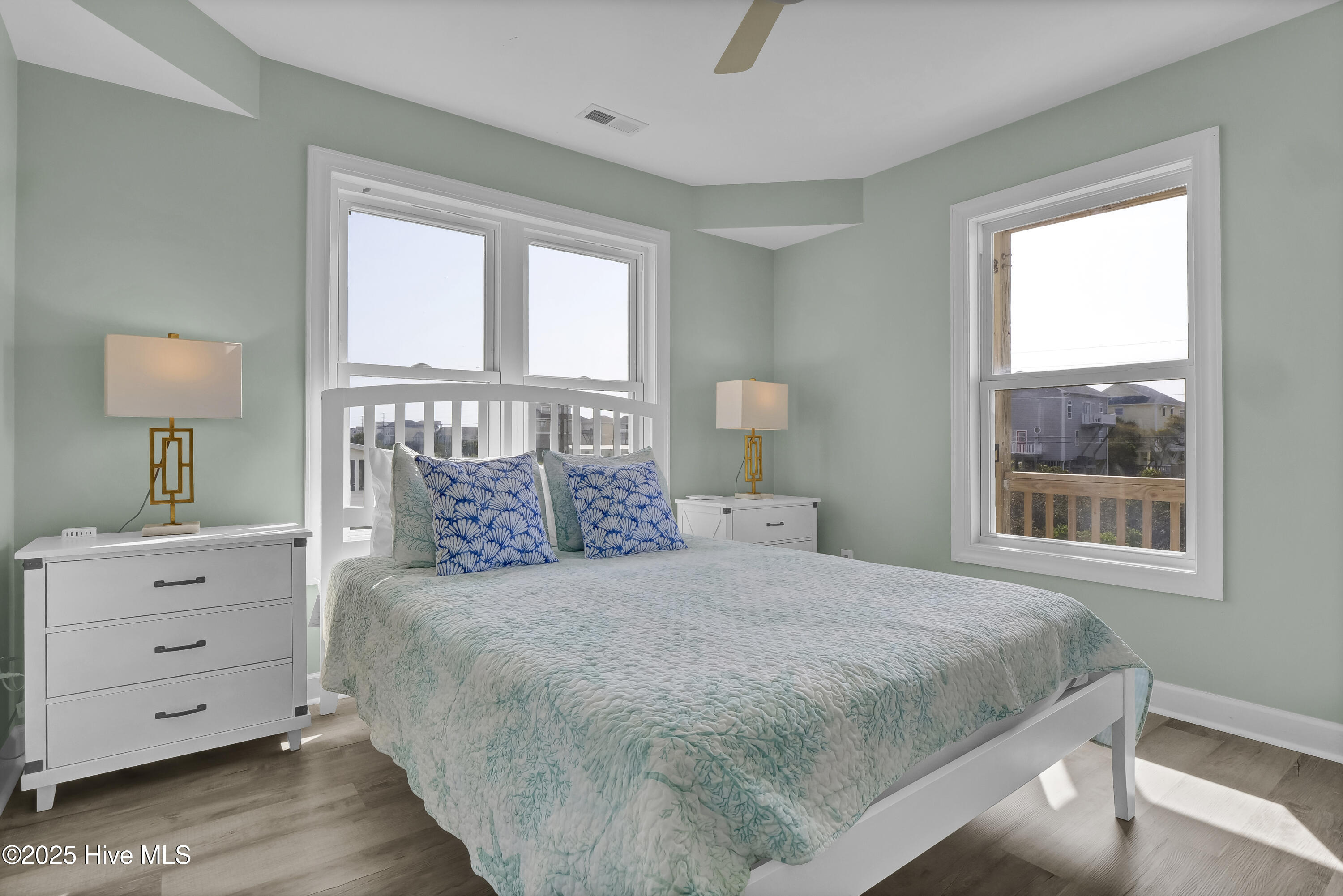 100534382 | Photo 28