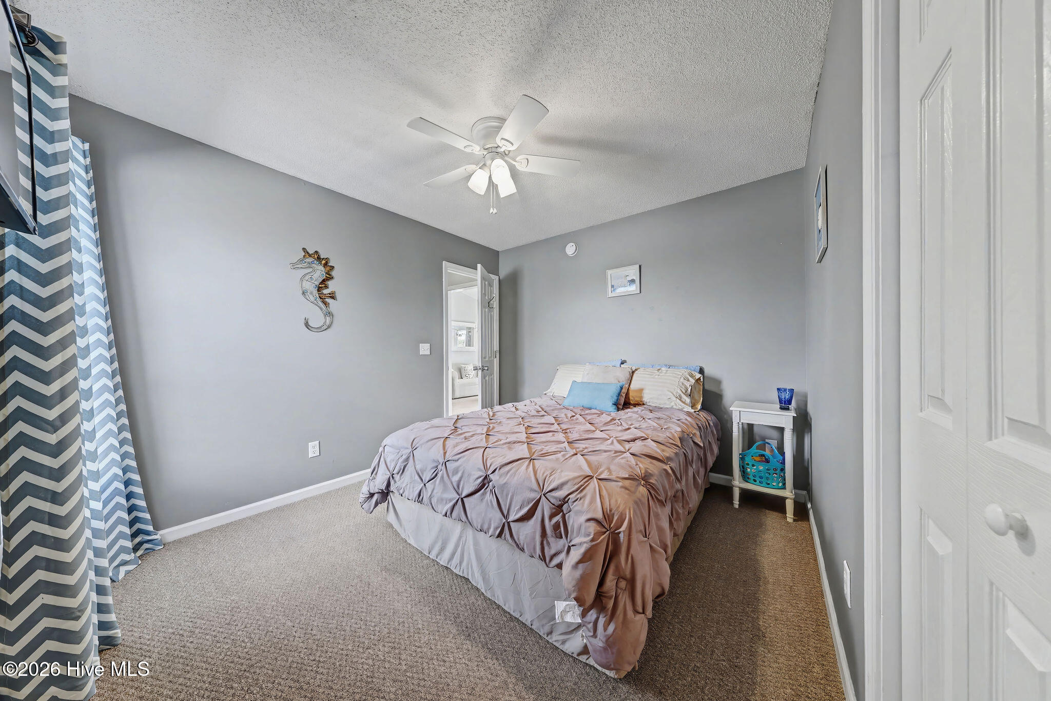 100560701 | Photo 31