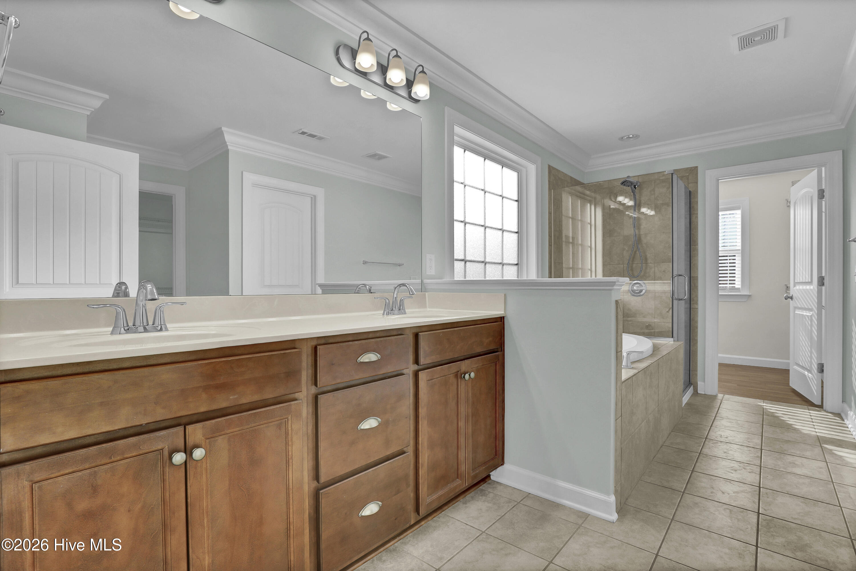 100550895 | Photo 21