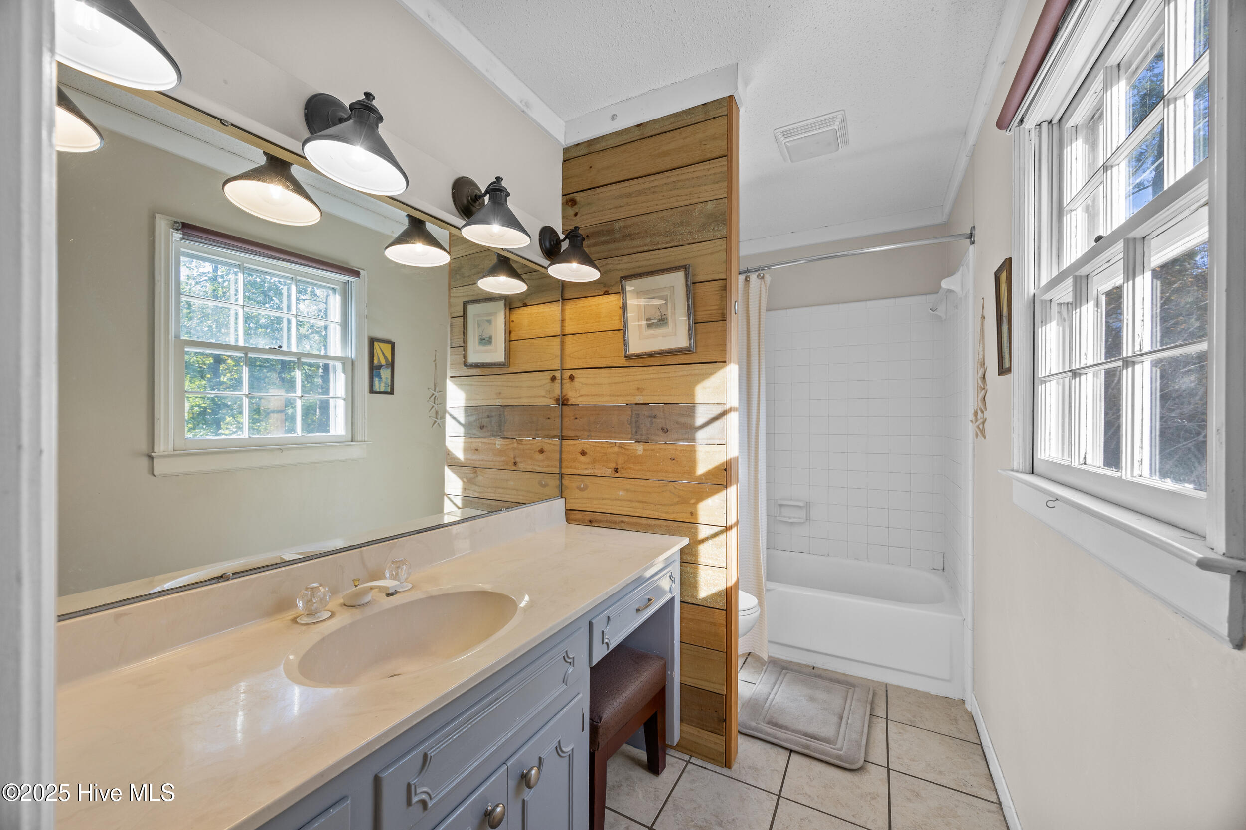 100537908 | Photo 21