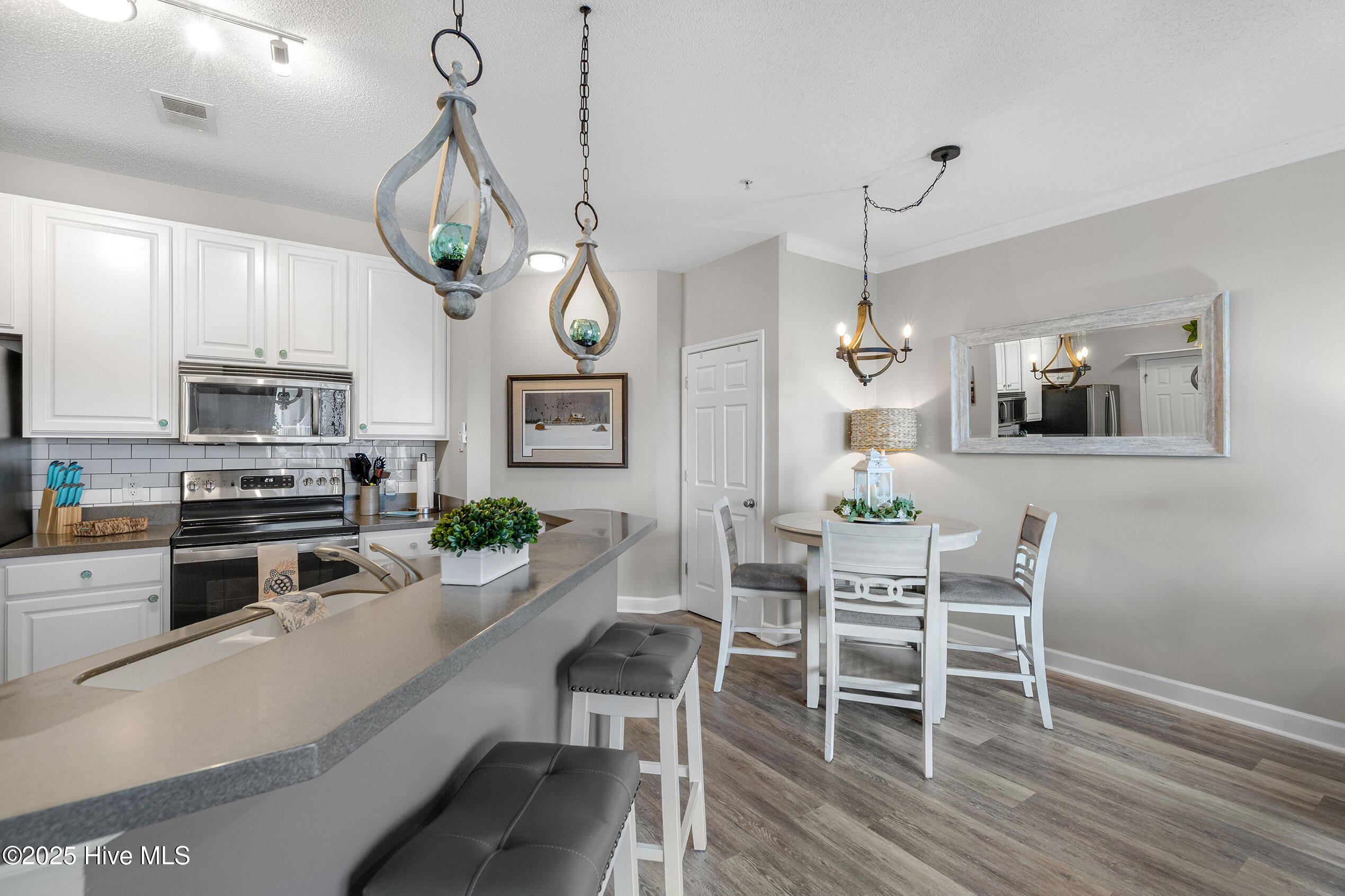 1135 #5 Bar and Table