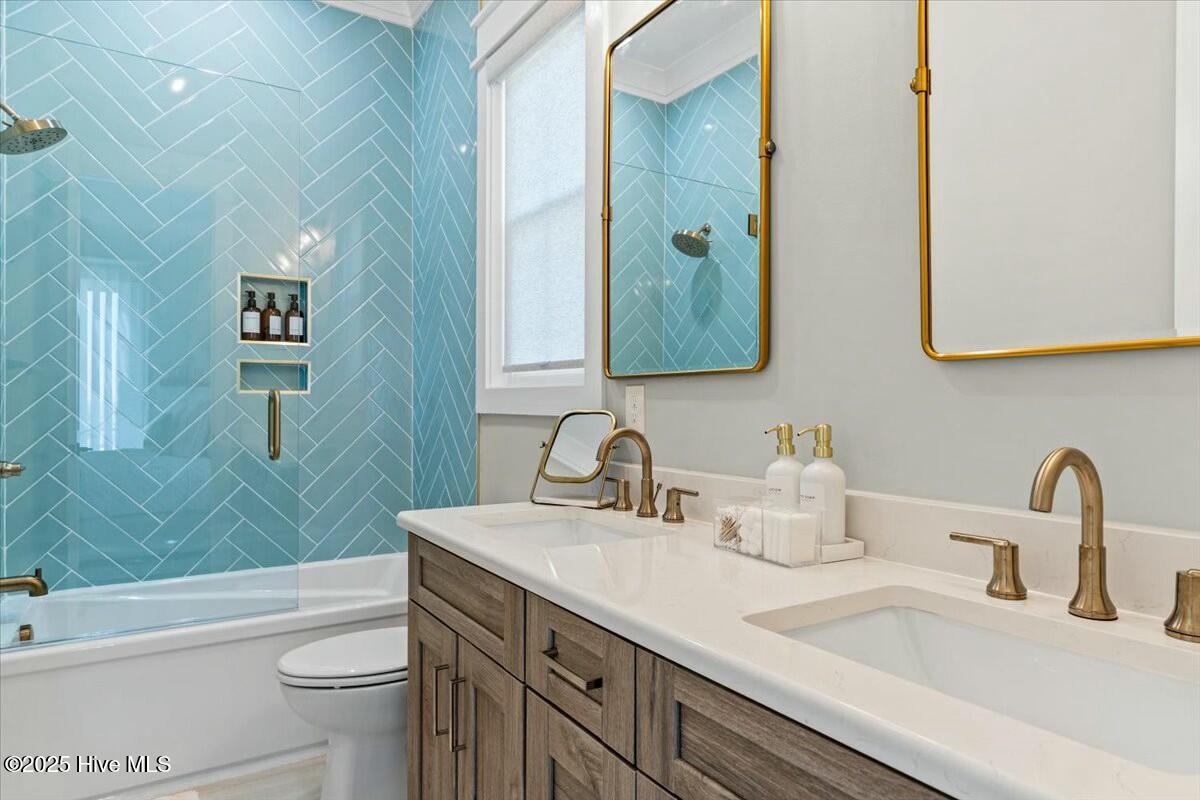 100498532 | Photo 33