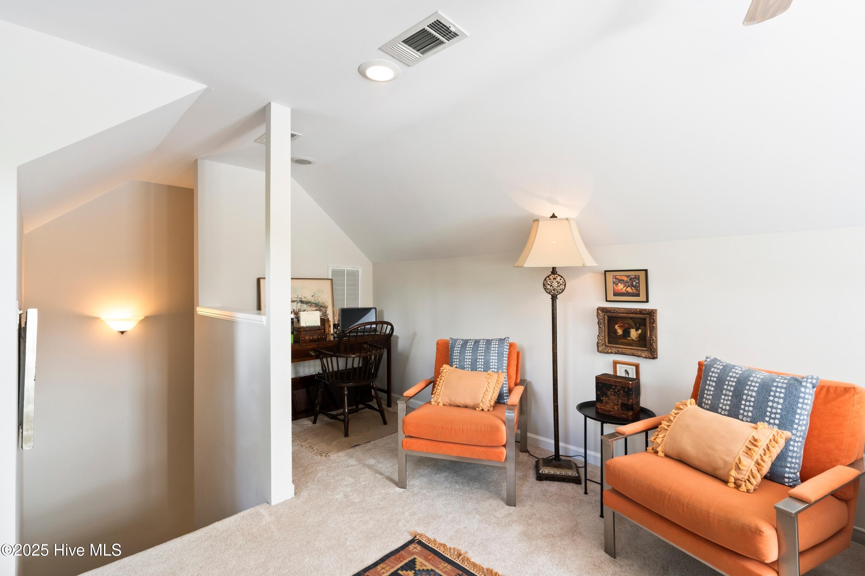 100520389 | Photo 64