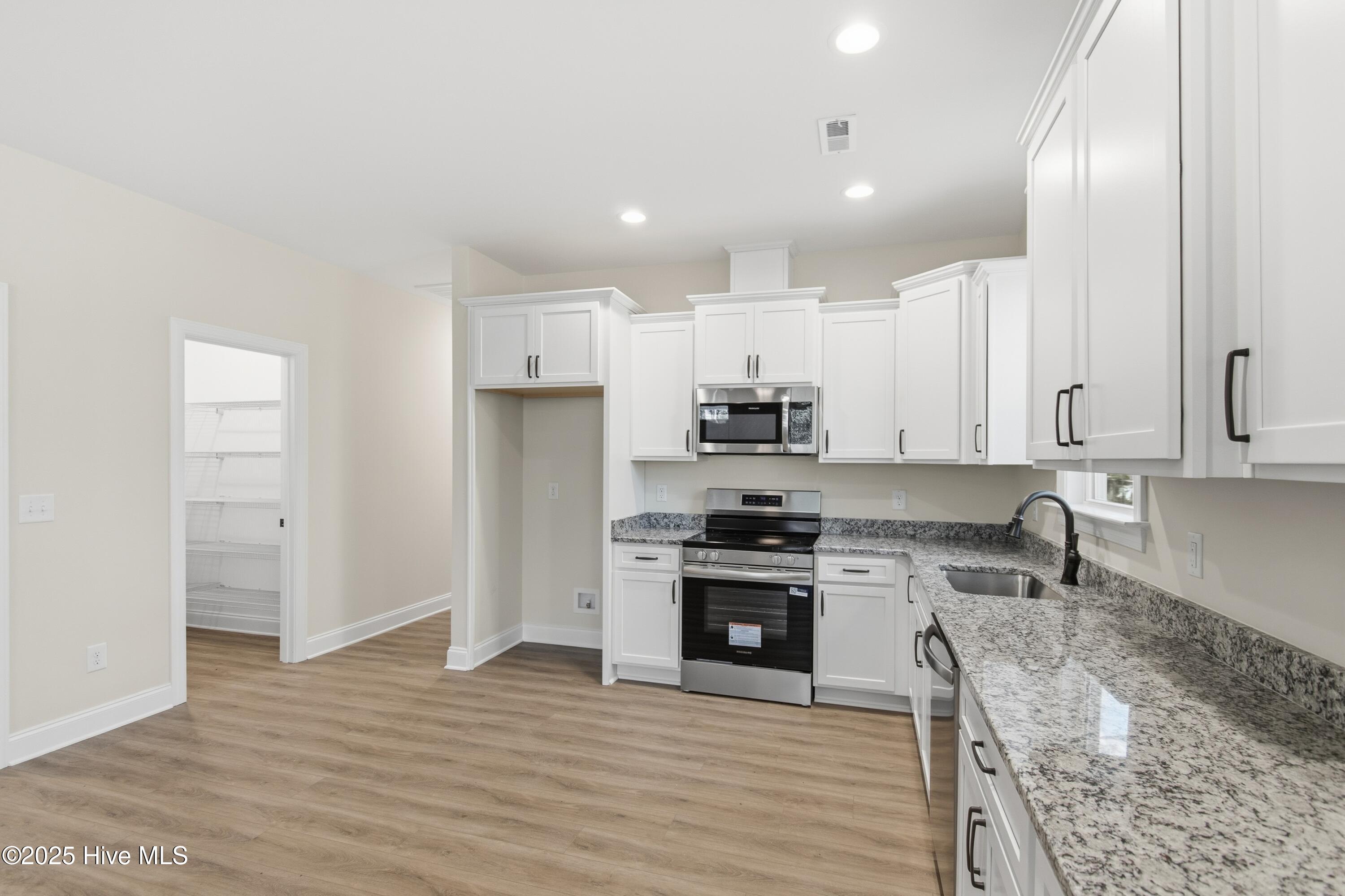 100505840 | Photo 16