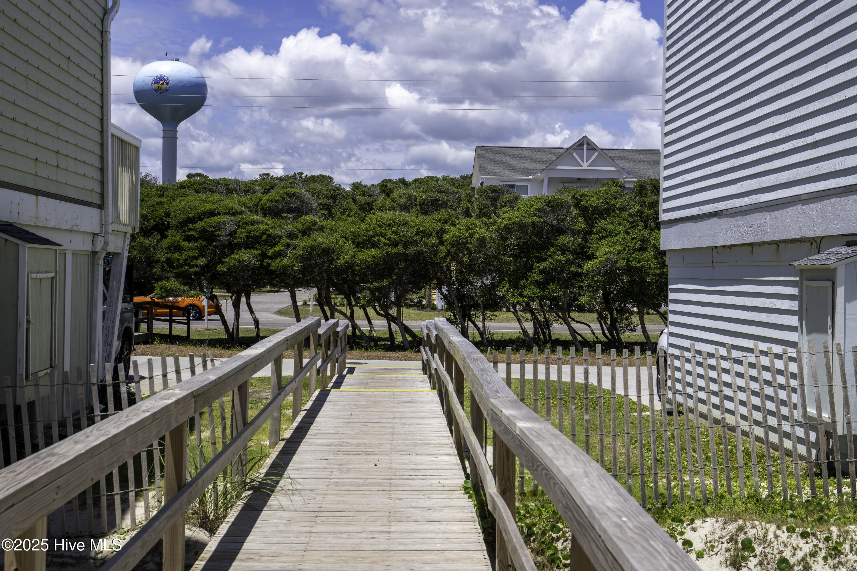 100560966 | Photo 40