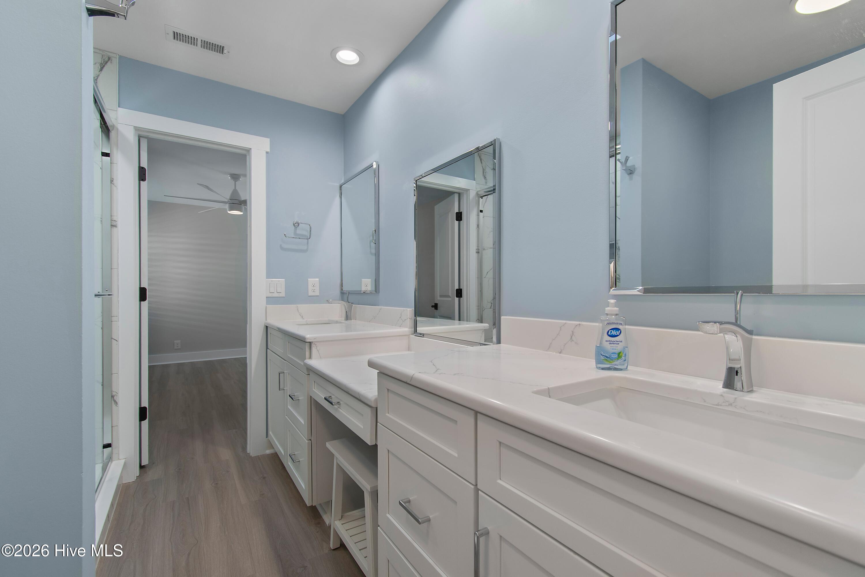 100552284 | Photo 23