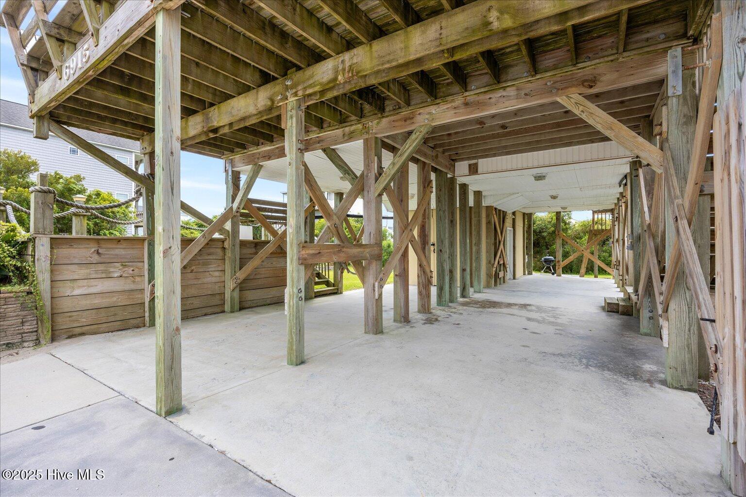 100530582 | Photo 14